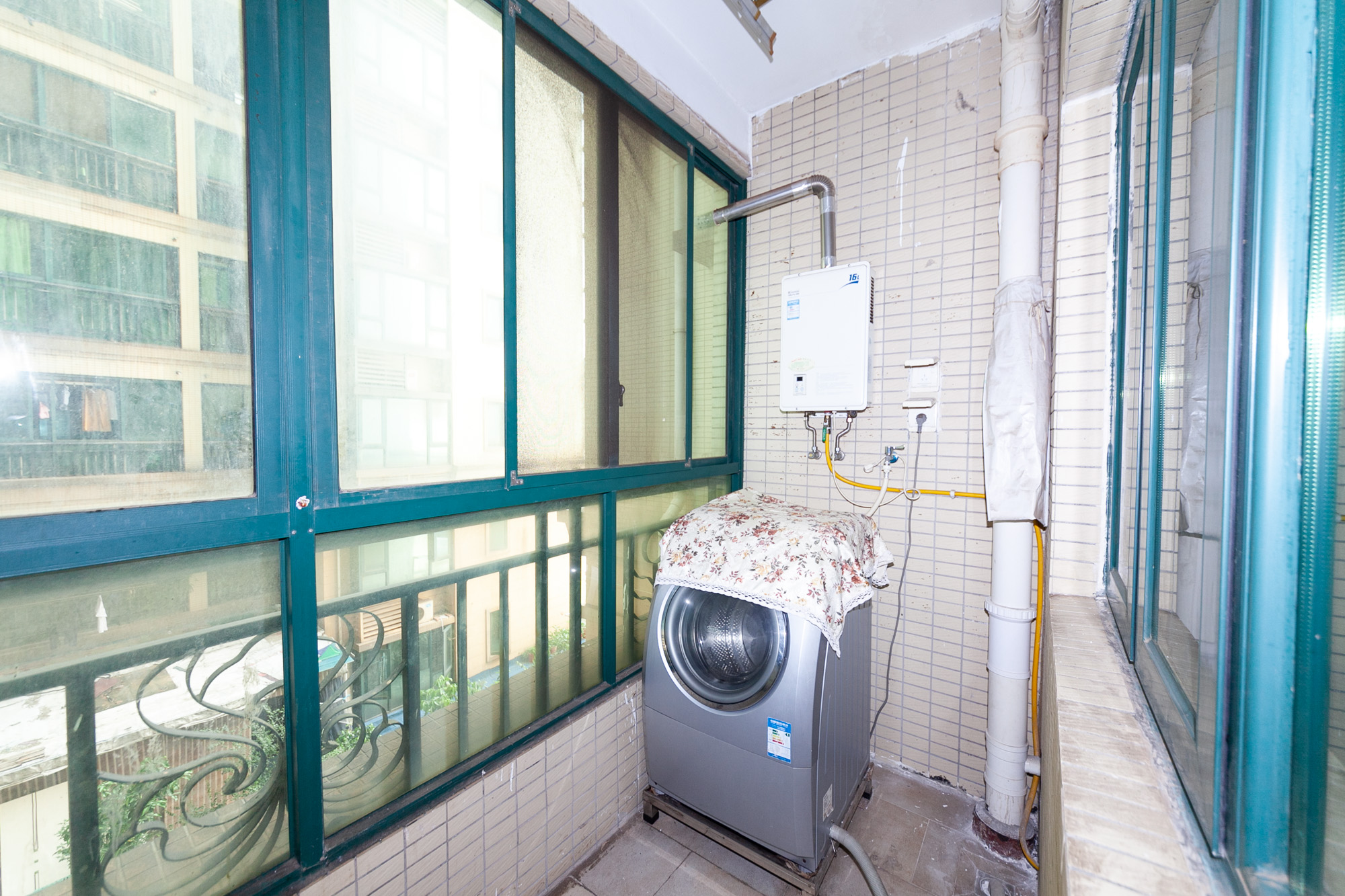 恒大名都  4室2厅1卫   84.00万阳台
