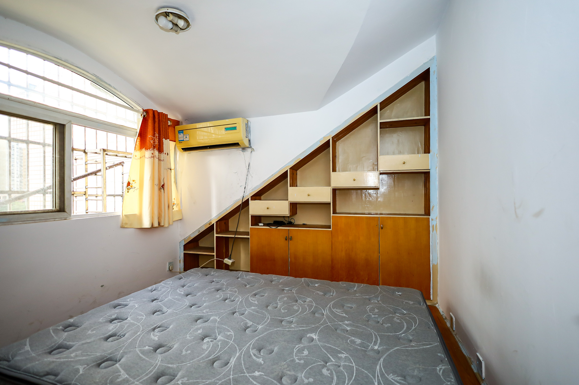 华丽家族  2室2厅1卫    30.0万卧室