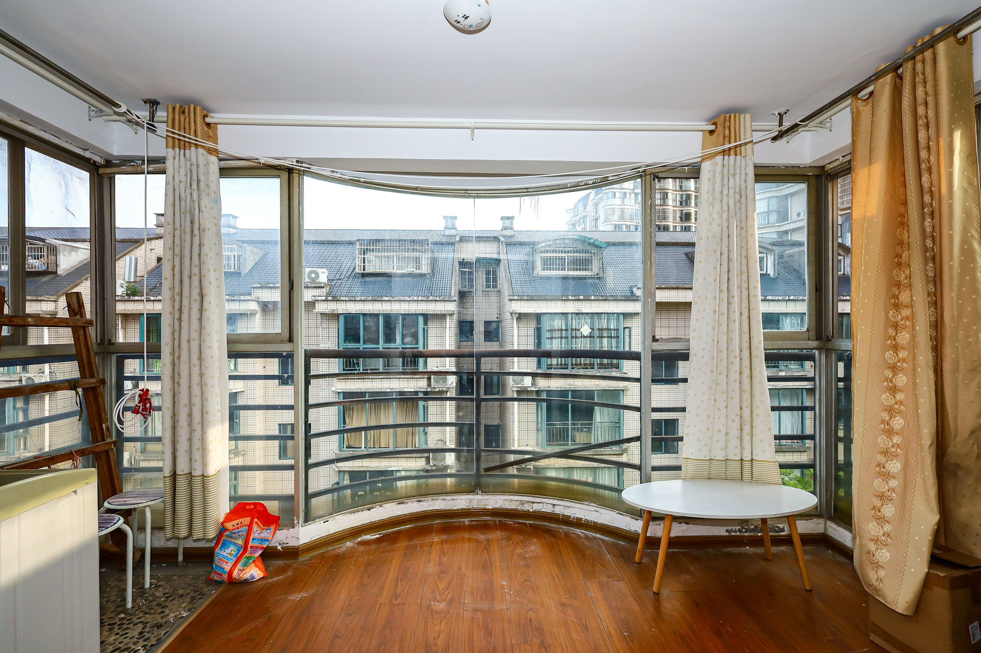 华丽家族  2室2厅1卫    30.0万阳台