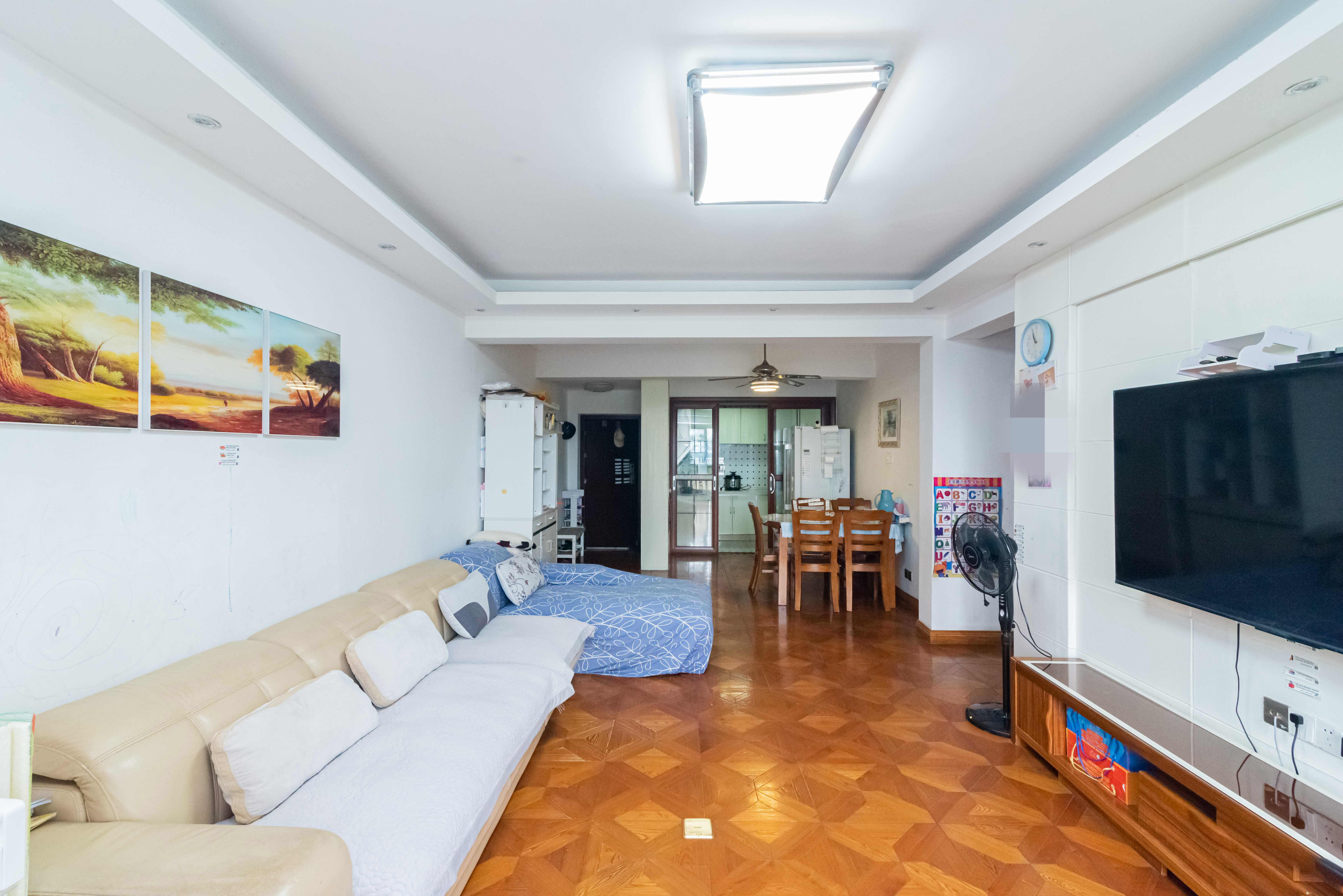 悦湖山 4室2厅1卫 96.0万 悦湖山 4室2厅1卫 96.0万客厅