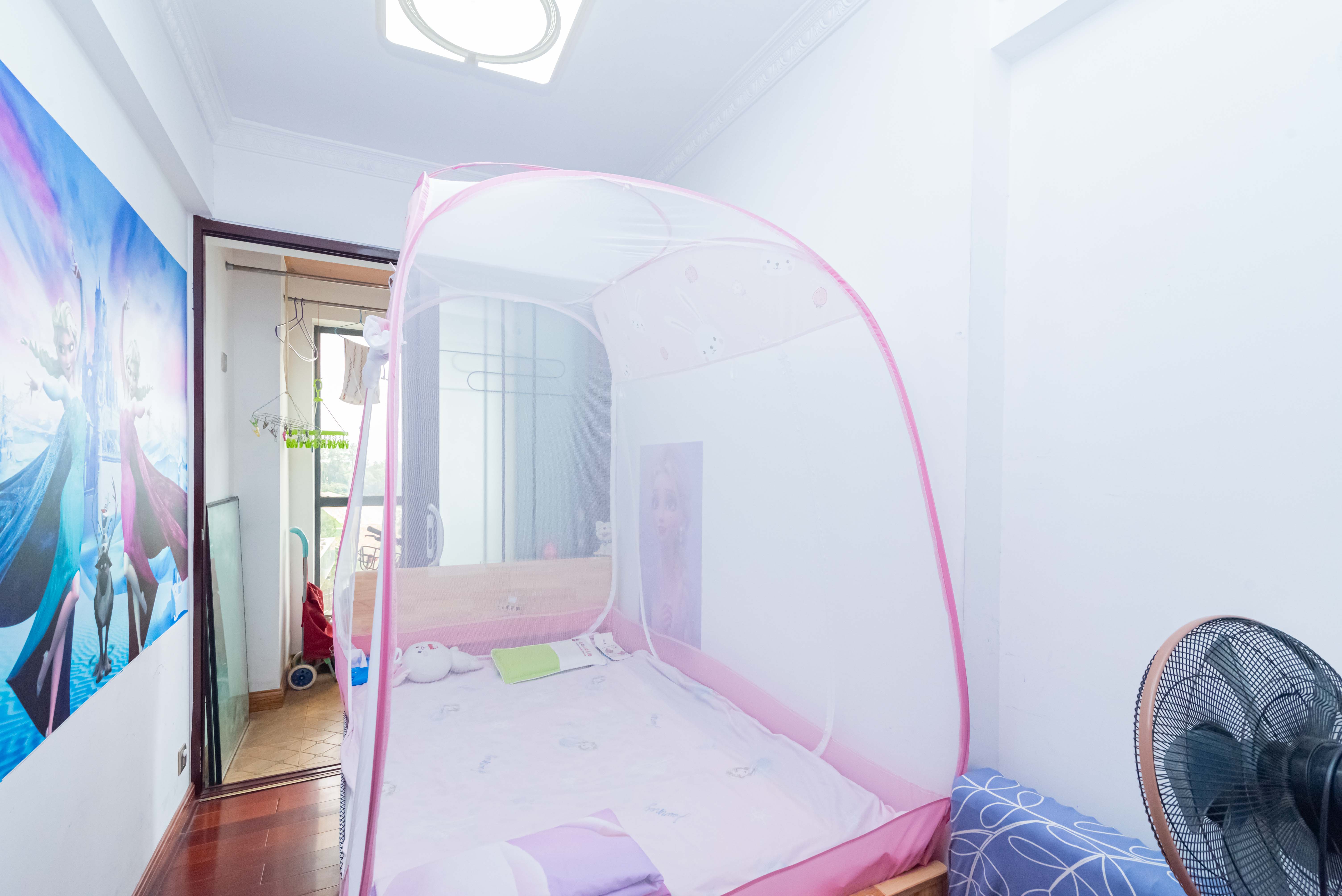 悦湖山  4室2厅1卫    96.0万卧室