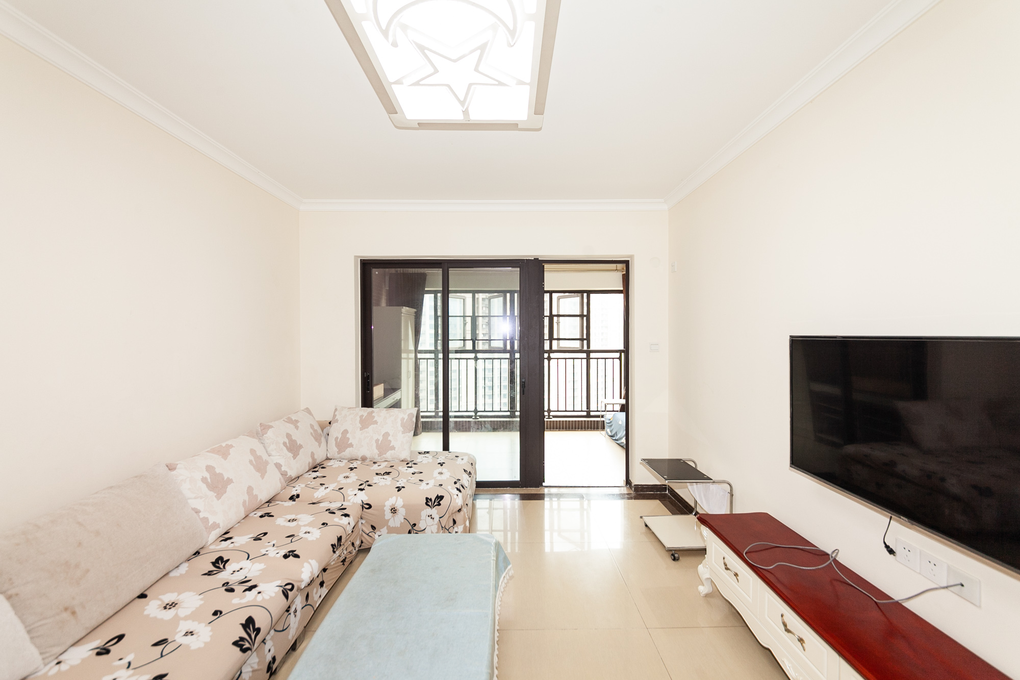 时代倾城二期  2室2厅1卫    85.0万 时代倾城二期  2室2厅1卫    85.0万客厅