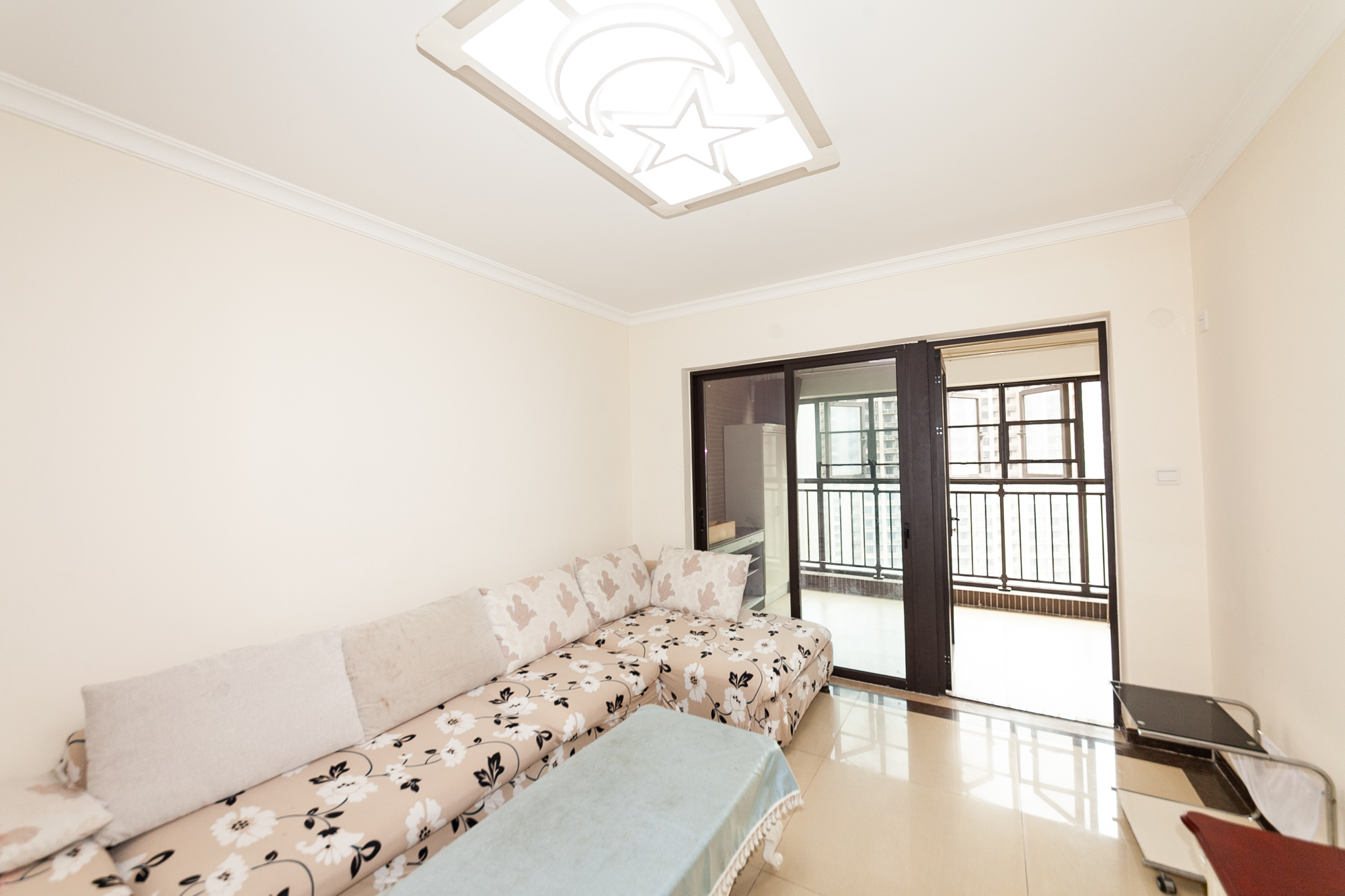 时代倾城二期  2室2厅1卫    85.0万客厅