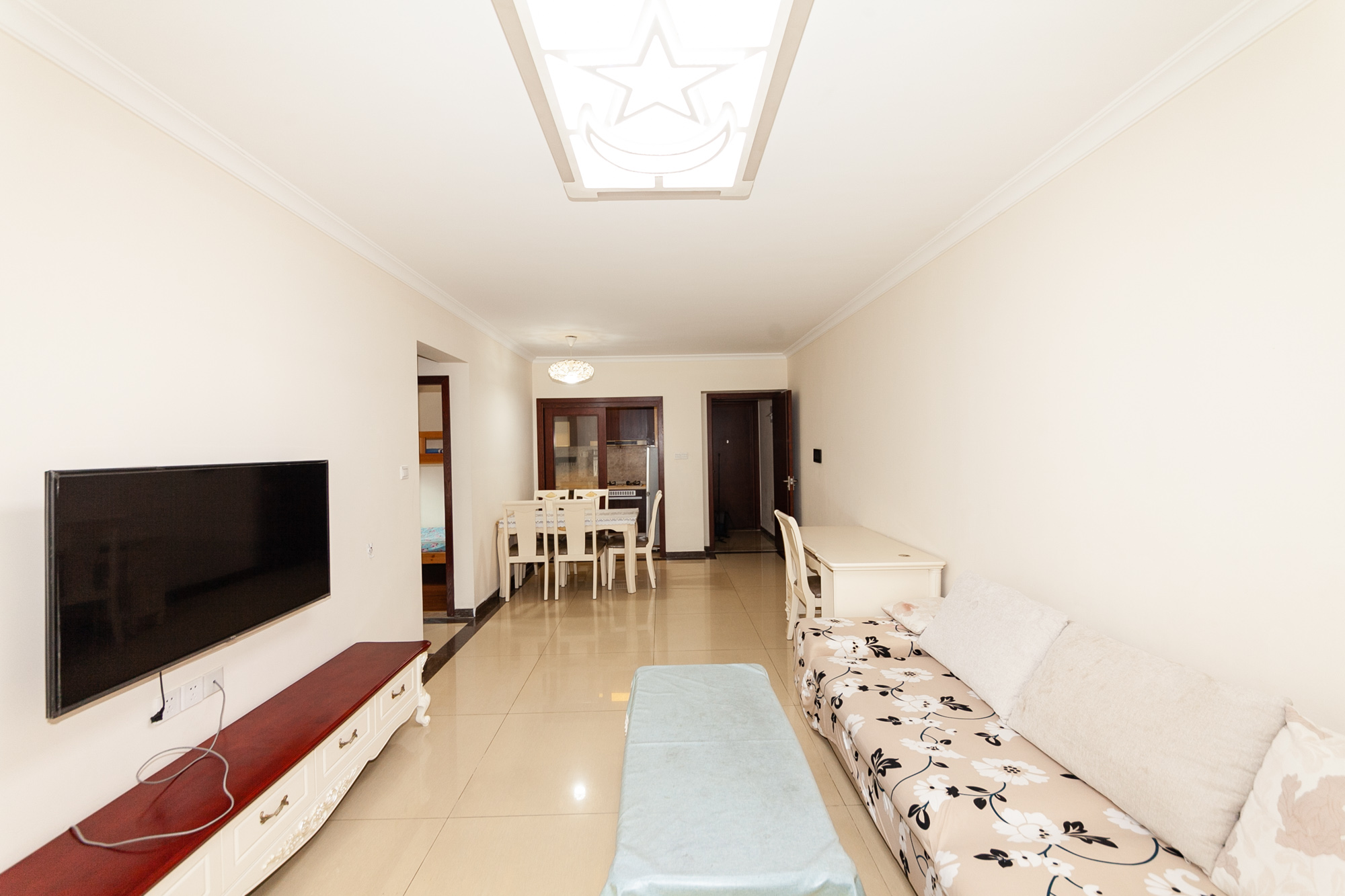 时代倾城二期  2室2厅1卫    85.0万 时代倾城二期  2室2厅1卫    85.0万客厅