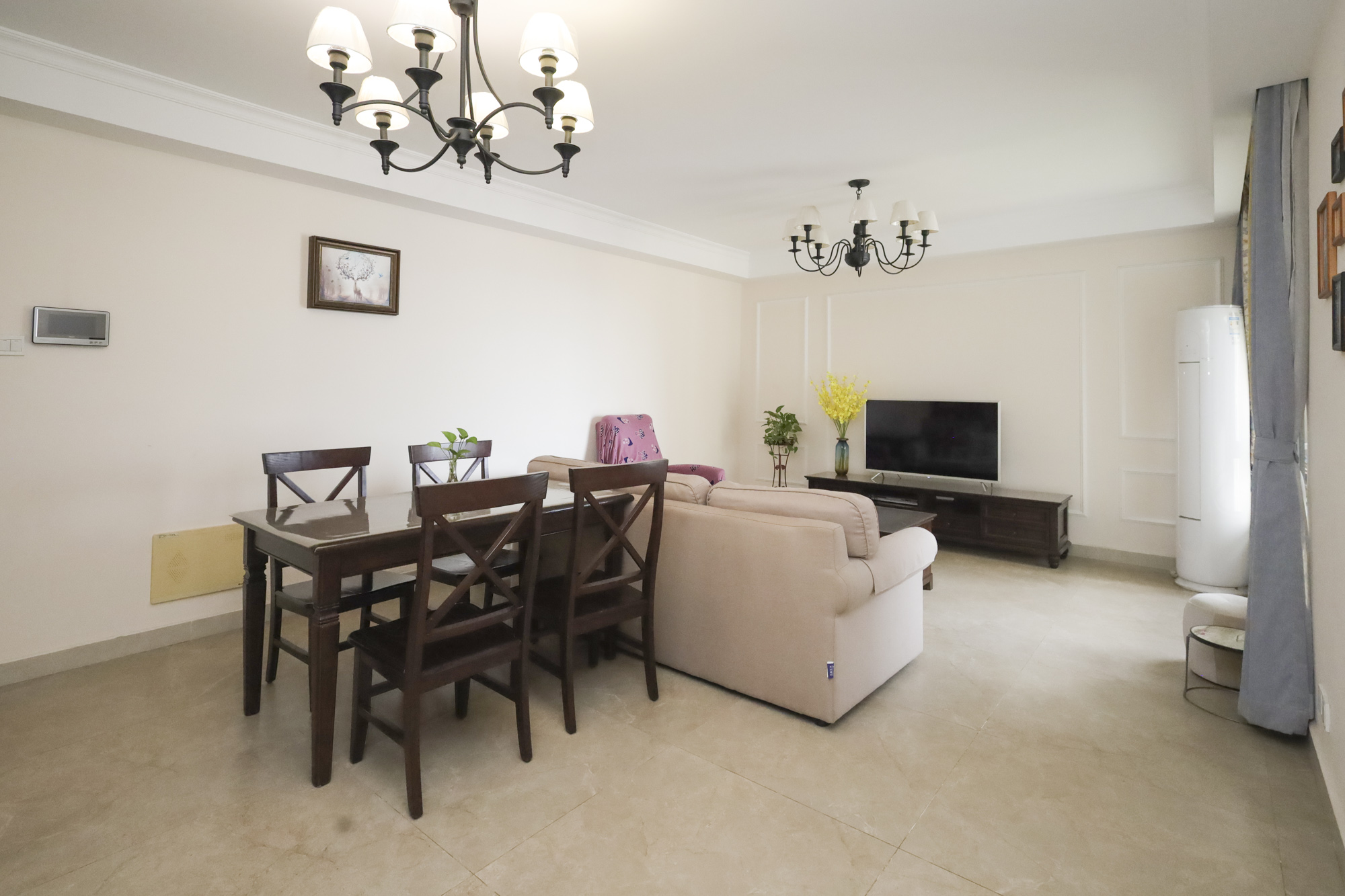 南山雍江汇(滨江国际新城)  3室2厅1卫    178.0万 南山雍江汇(滨江国际新城)  3室2厅1卫    178.0万客厅