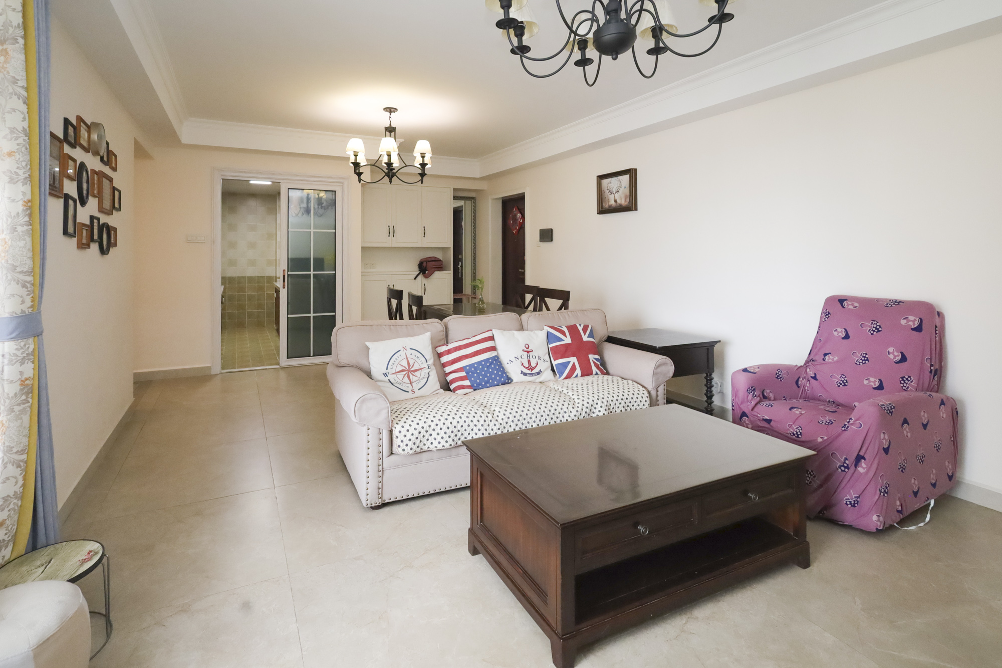 南山雍江汇(滨江国际新城)  3室2厅1卫    178.0万 南山雍江汇(滨江国际新城)  3室2厅1卫    178.0万客厅