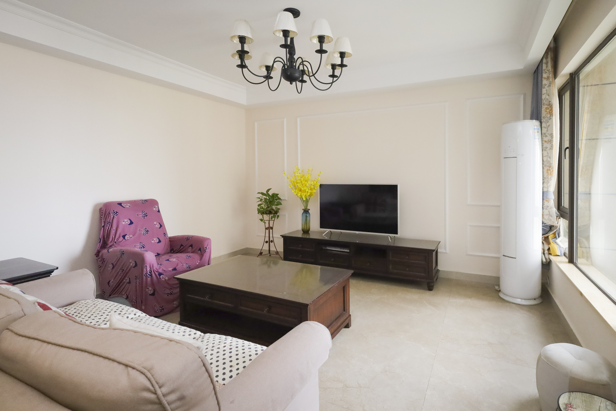 南山雍江汇(滨江国际新城)  3室2厅1卫    178.0万 南山雍江汇(滨江国际新城)  3室2厅1卫    178.0万客厅