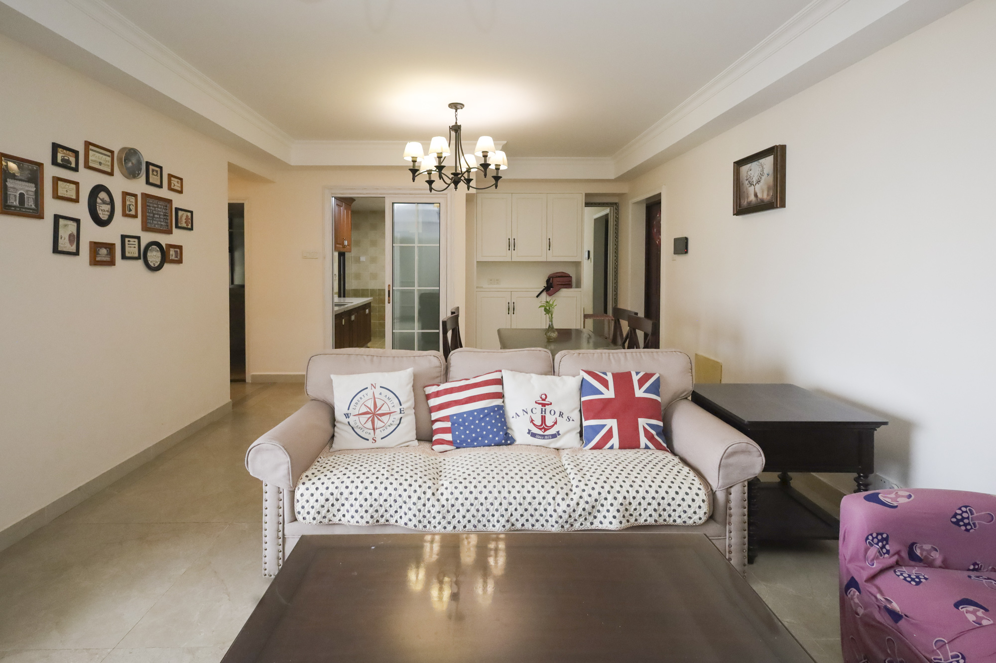 南山雍江汇(滨江国际新城)  3室2厅1卫    178.0万 南山雍江汇(滨江国际新城)  3室2厅1卫    178.0万客厅