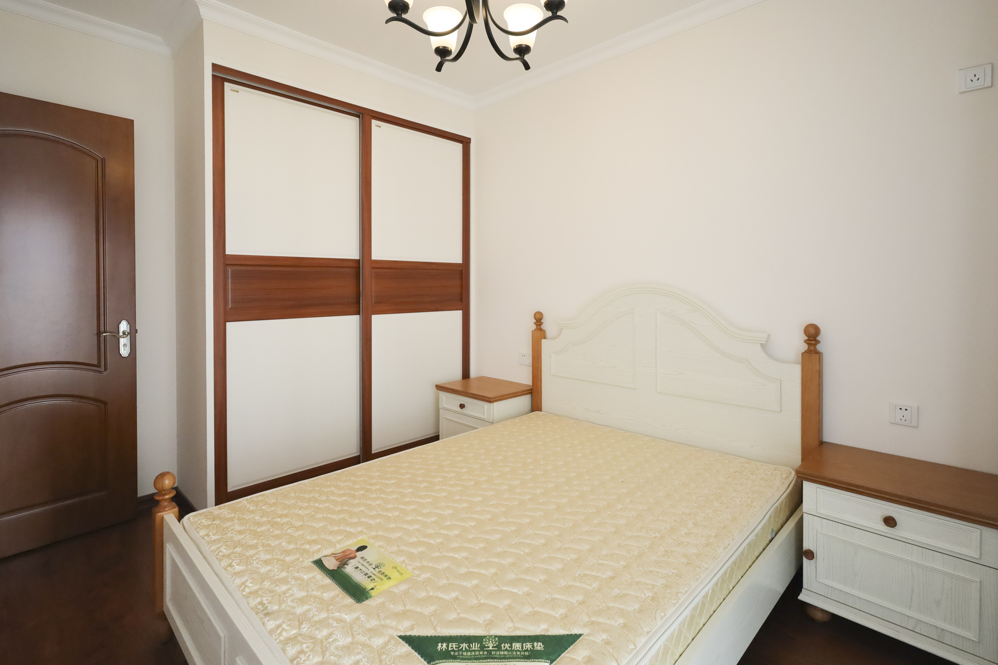 南山雍江汇(滨江国际新城)  3室2厅1卫    178.0万 南山雍江汇(滨江国际新城)  3室2厅1卫    178.0万卧室