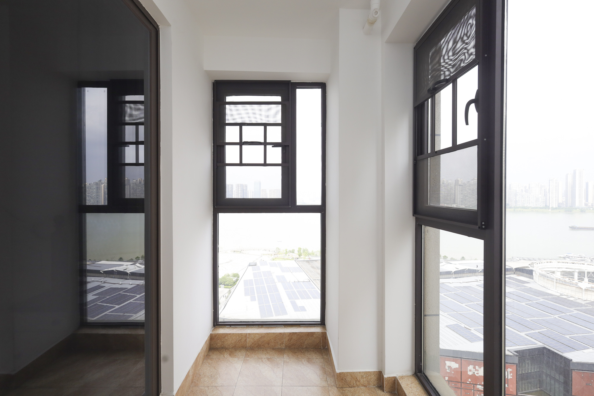 南山雍江汇(滨江国际新城)  3室2厅1卫    178.0万 南山雍江汇(滨江国际新城)  3室2厅1卫    178.0万阳台