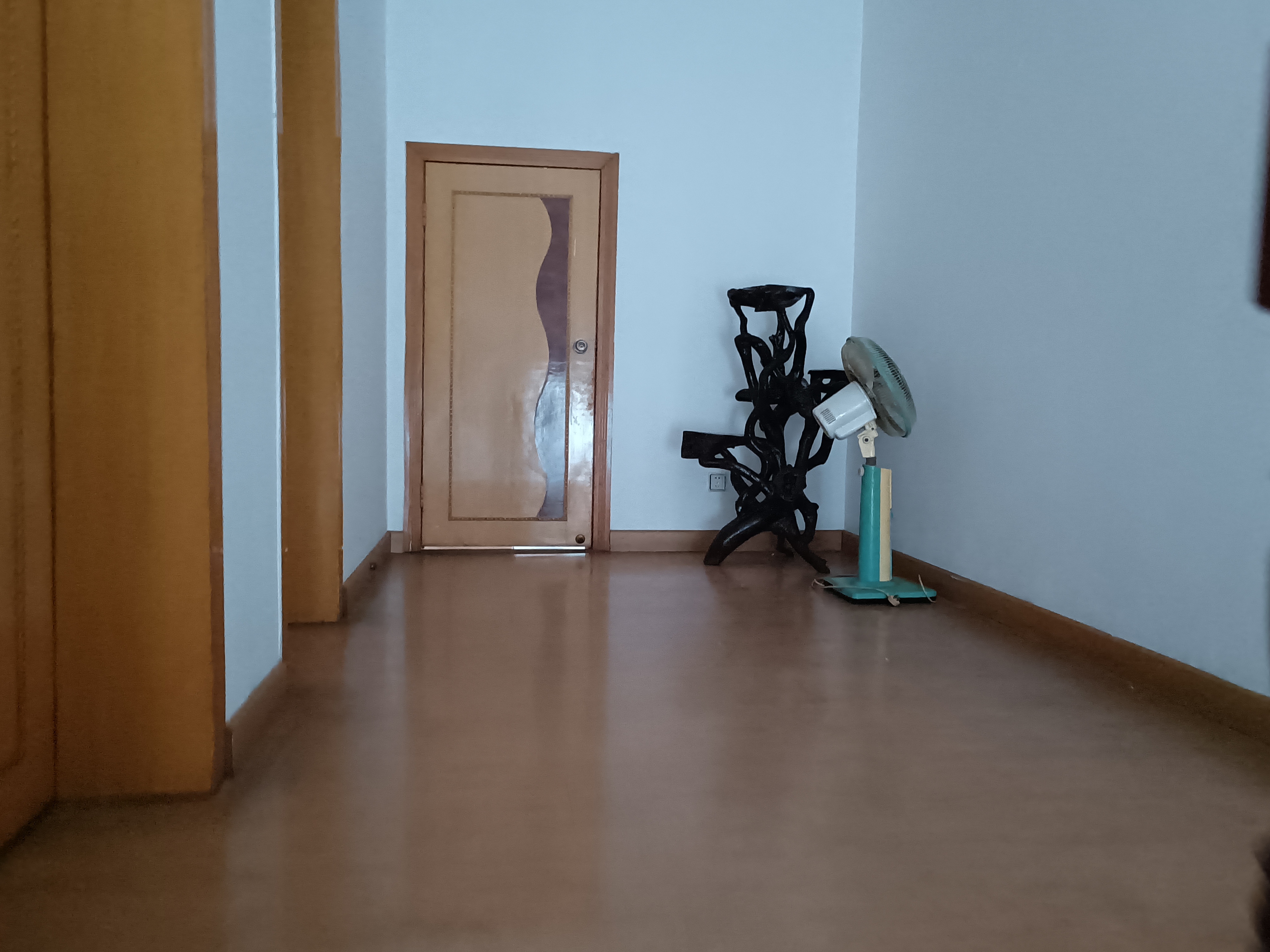 湘银小区别墅  6室2厅1卫    300.0万 湘银小区别墅  6室2厅1卫    300.0万室内图