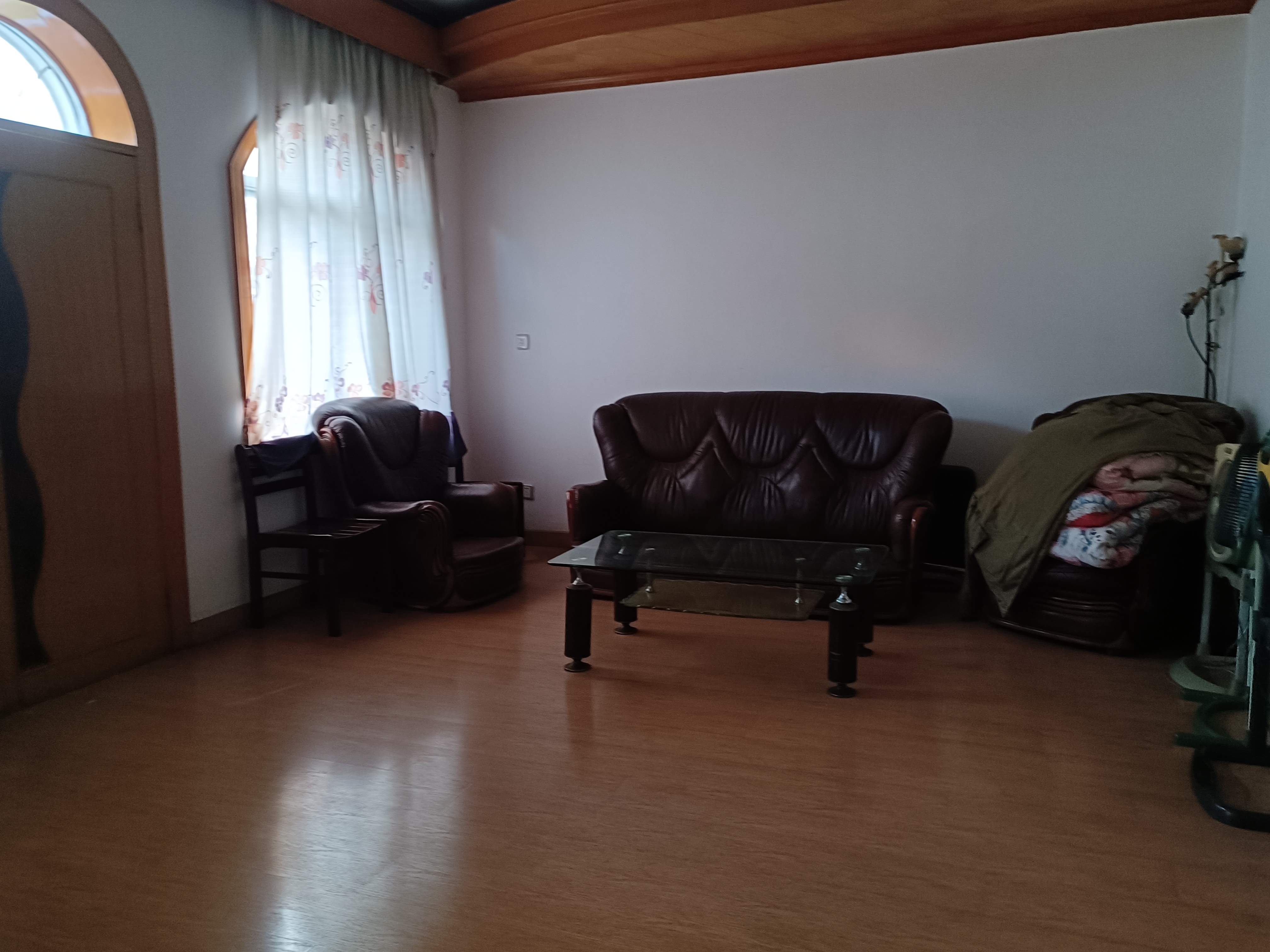 湘银小区别墅  6室2厅1卫    300.0万 湘银小区别墅  6室2厅1卫    300.0万室内图