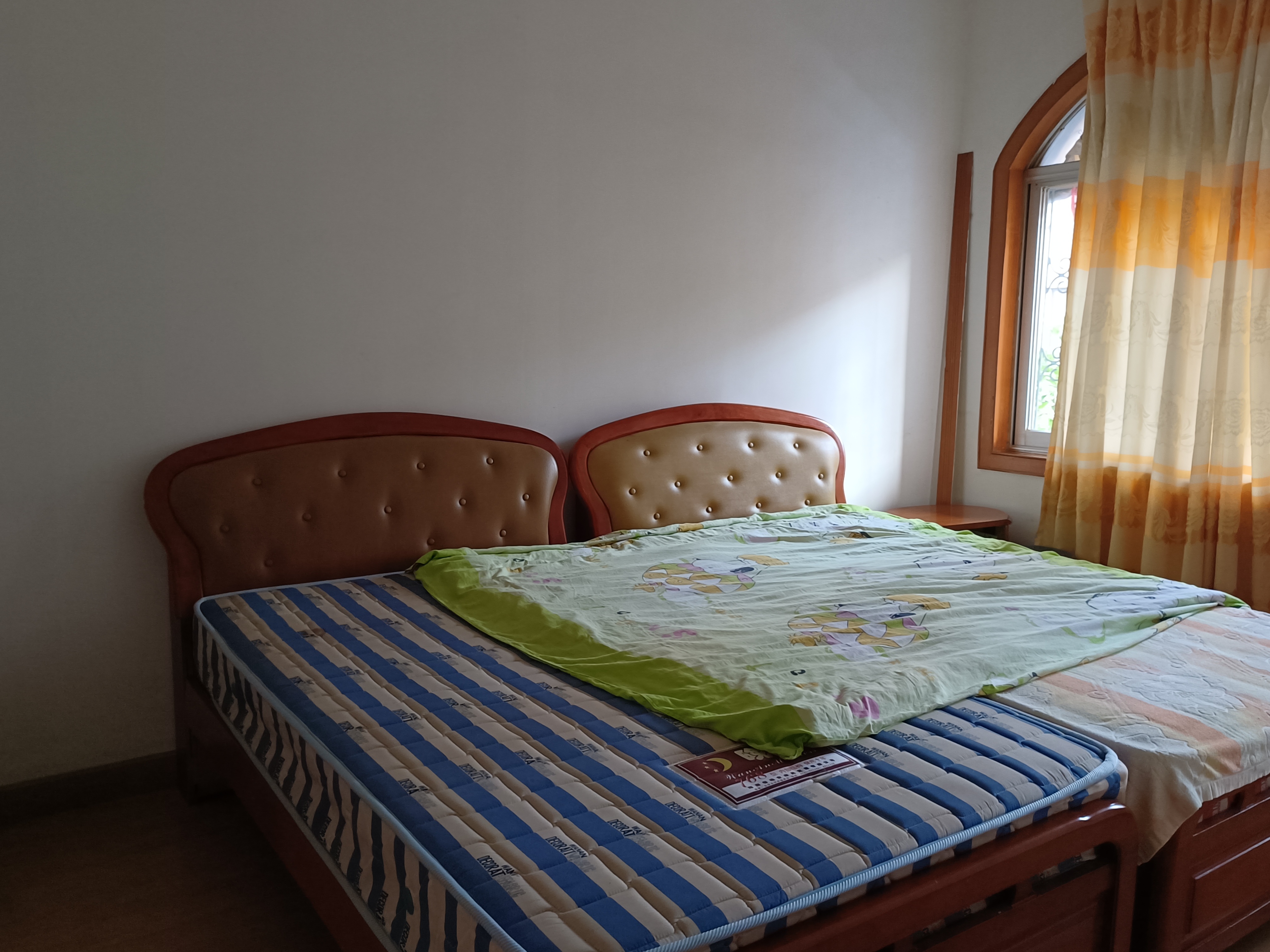 湘银小区别墅  6室2厅1卫    300.0万 湘银小区别墅  6室2厅1卫    300.0万室内图