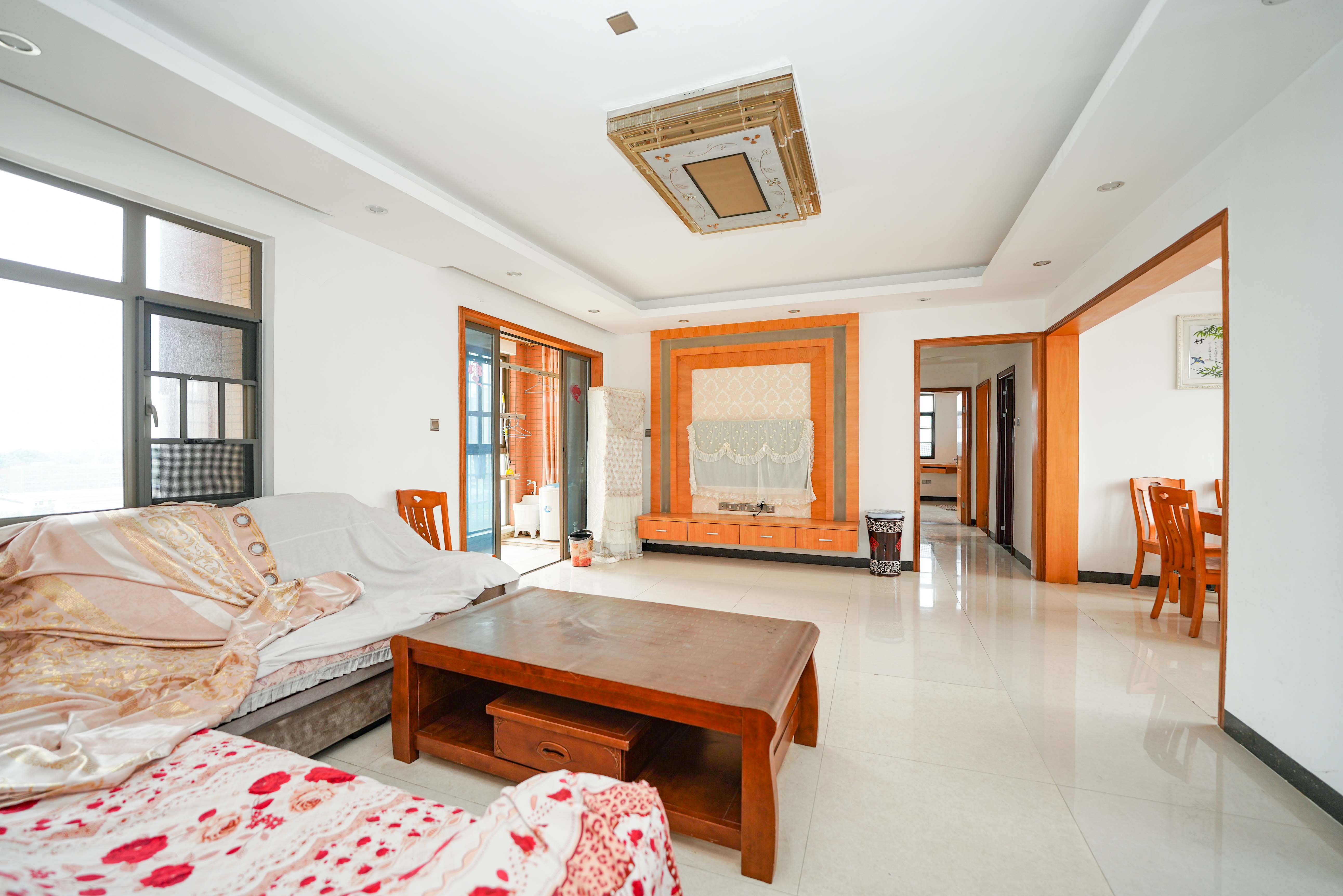 幸福庄园 3室2厅2卫 103.0万 幸福庄园 3室2厅2卫 103.0万客厅