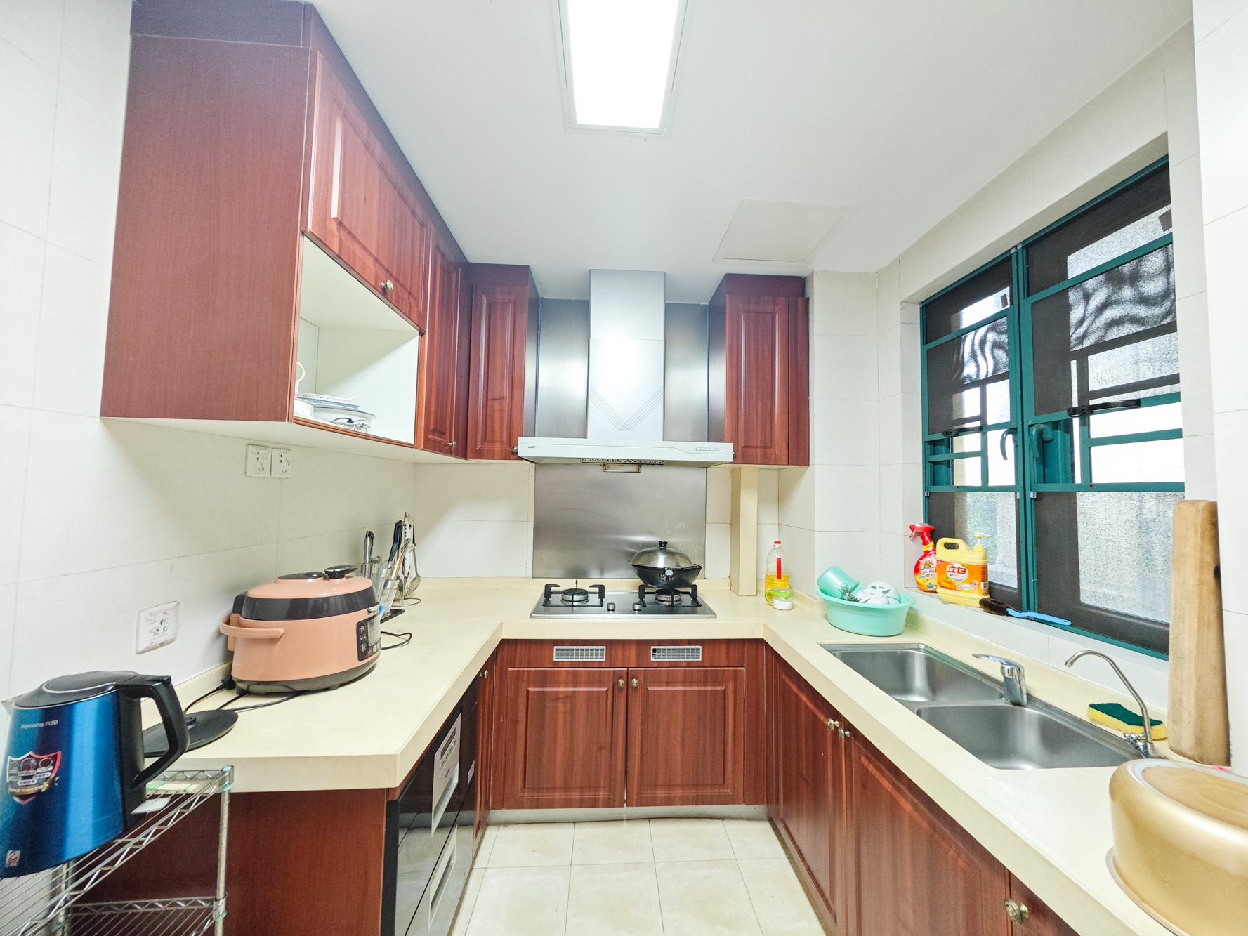 恒大城  3室2厅2卫    92.0万 恒大城  3室2厅2卫    92.0万厨房