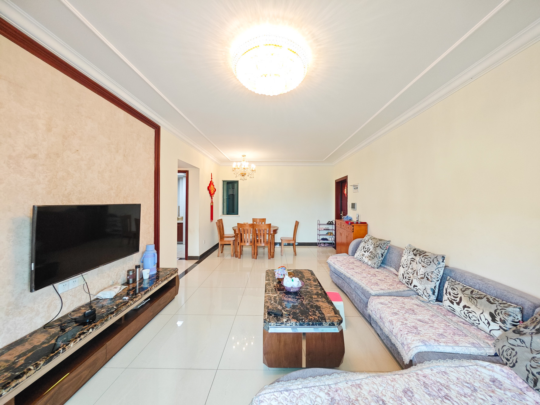 恒大城  3室2厅2卫    92.0万 恒大城  3室2厅2卫    92.0万客厅