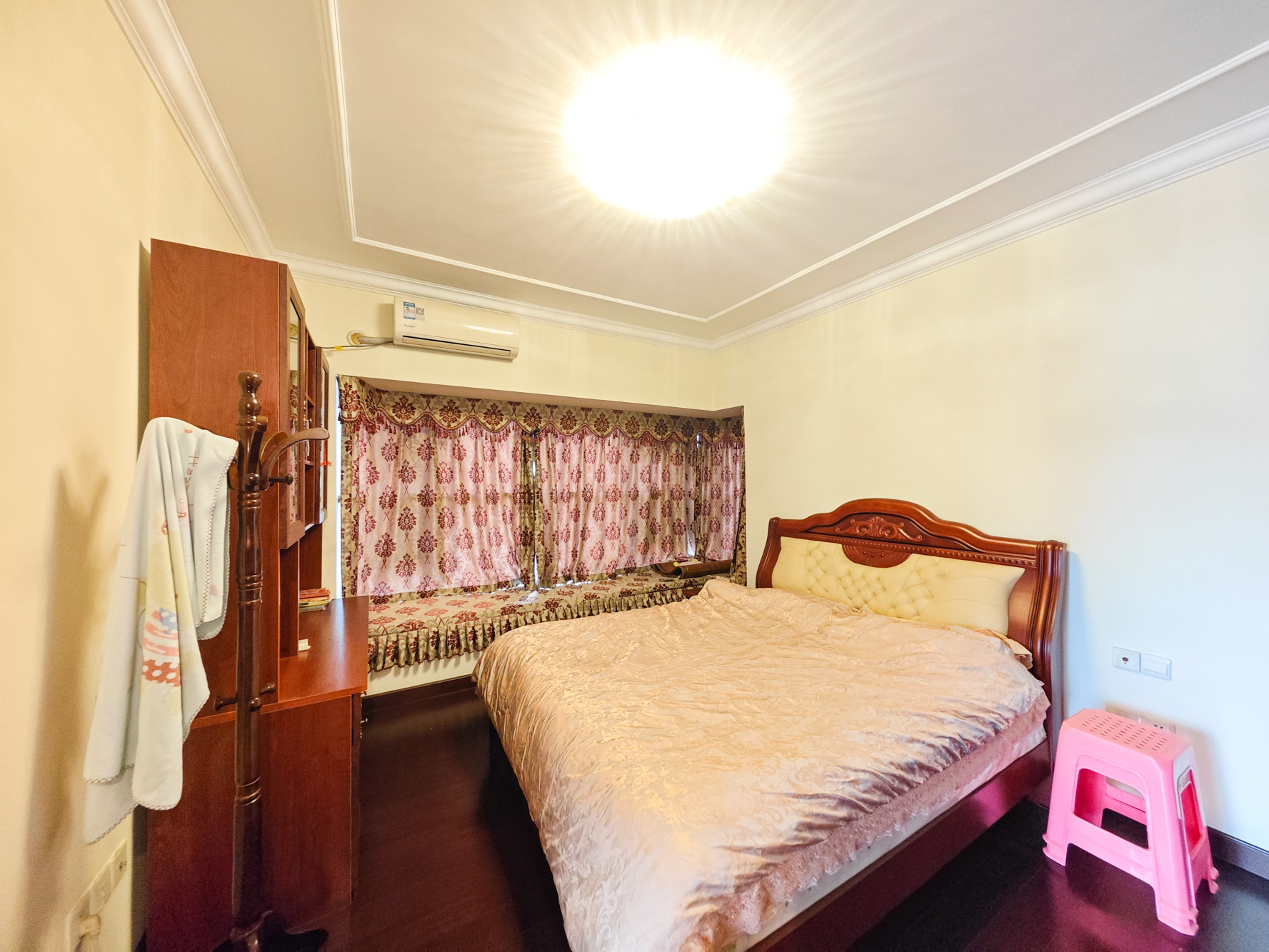 恒大城  3室2厅2卫    92.0万 恒大城  3室2厅2卫    92.0万卧室