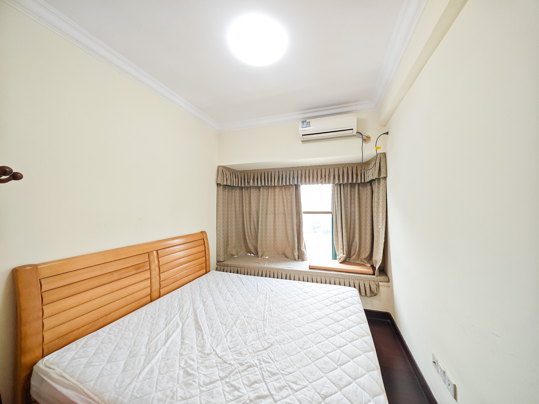 恒大城  3室2厅2卫    92.0万 恒大城  3室2厅2卫    92.0万卧室