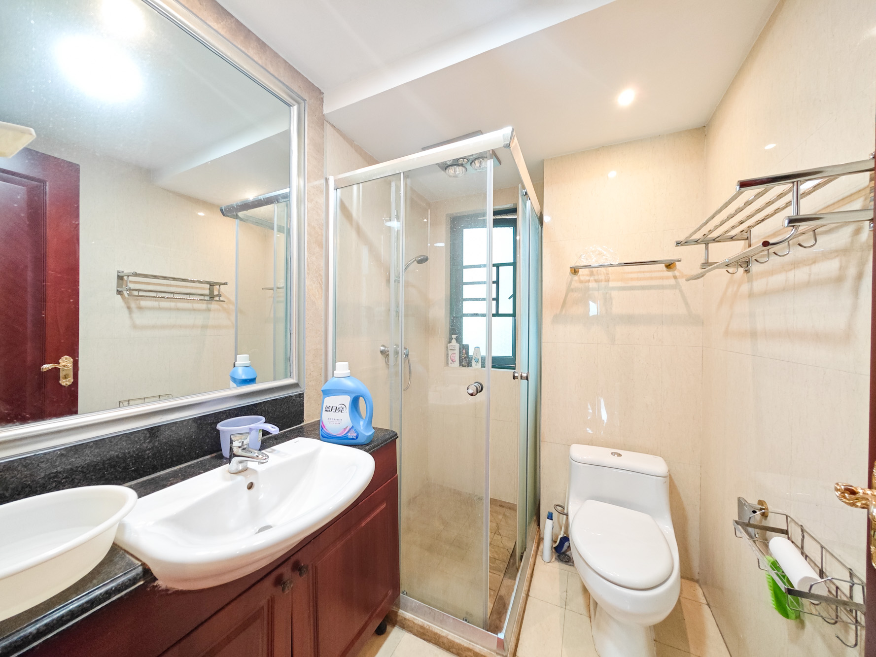 恒大城  3室2厅2卫    92.0万 恒大城  3室2厅2卫    92.0万卫生间