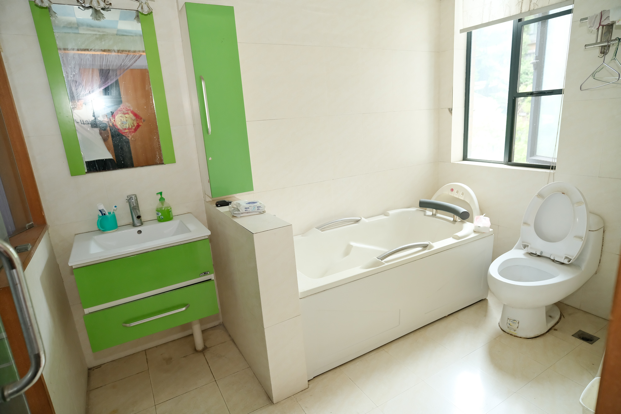 美林水郡 3室2厅2卫 120.0万 美林水郡 3室2厅2卫 120.0万卫生间