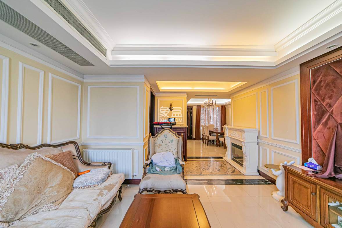 复地崑玉国际一期  3室2厅2卫    320.0万 复地崑玉国际一期  3室2厅2卫    320.0万客厅