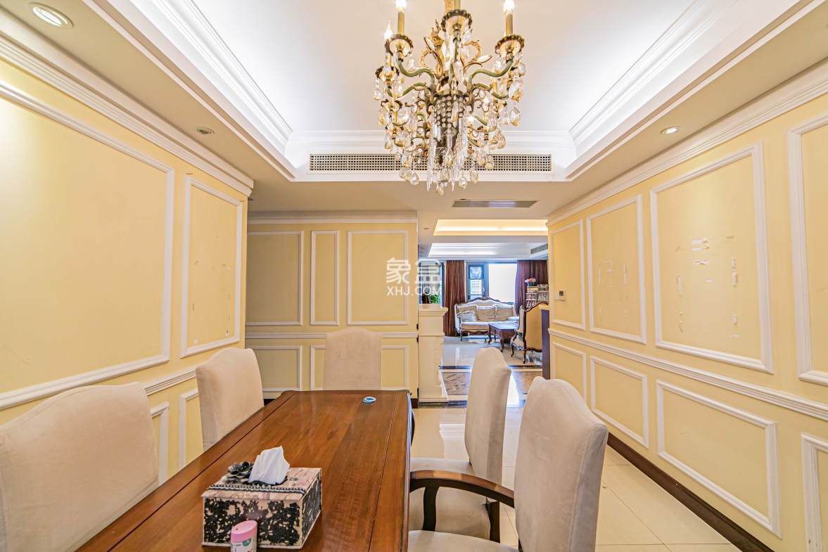 复地崑玉国际一期  3室2厅2卫    320.0万 复地崑玉国际一期  3室2厅2卫    320.0万客厅