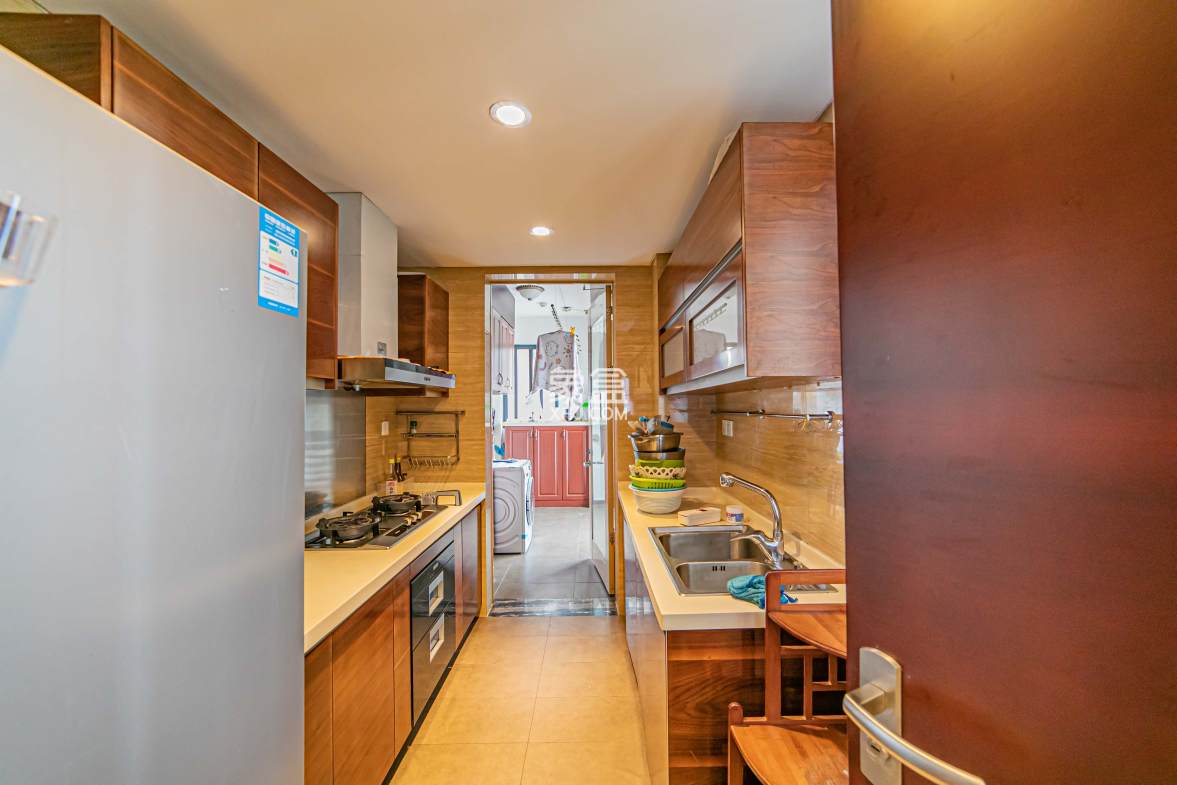 复地崑玉国际一期  3室2厅2卫    320.0万 复地崑玉国际一期  3室2厅2卫    320.0万厨房