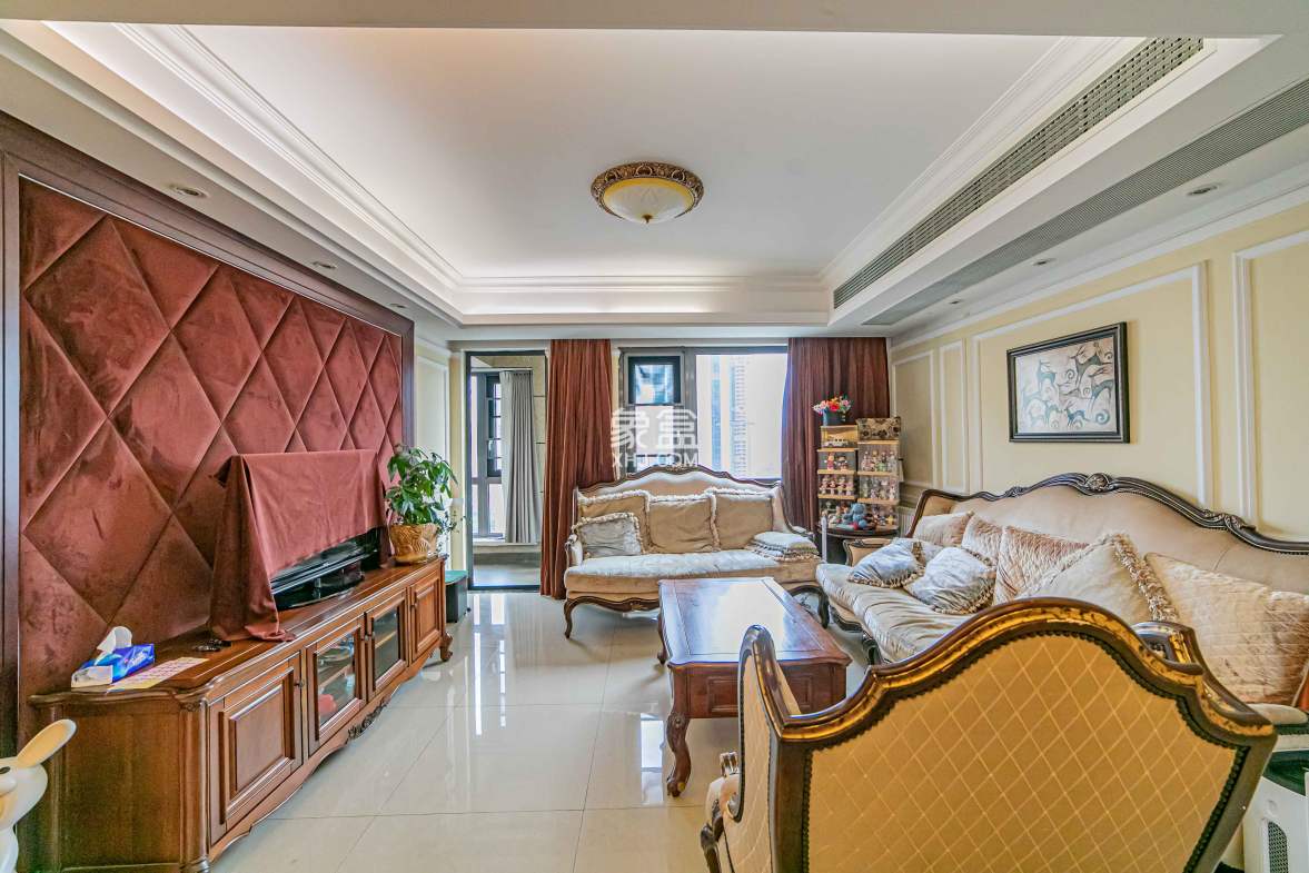 复地崑玉国际一期  3室2厅2卫    320.0万 复地崑玉国际一期  3室2厅2卫    320.0万客厅