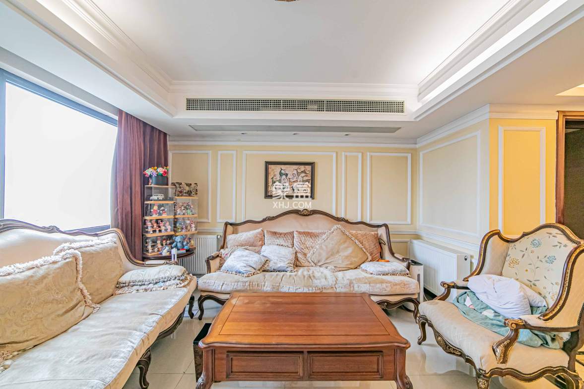 复地崑玉国际一期  3室2厅2卫    320.0万 复地崑玉国际一期  3室2厅2卫    320.0万客厅