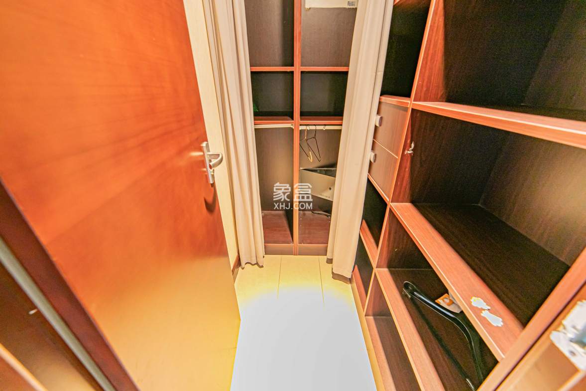 复地崑玉国际一期  3室2厅2卫    320.0万 复地崑玉国际一期  3室2厅2卫    320.0万卧室