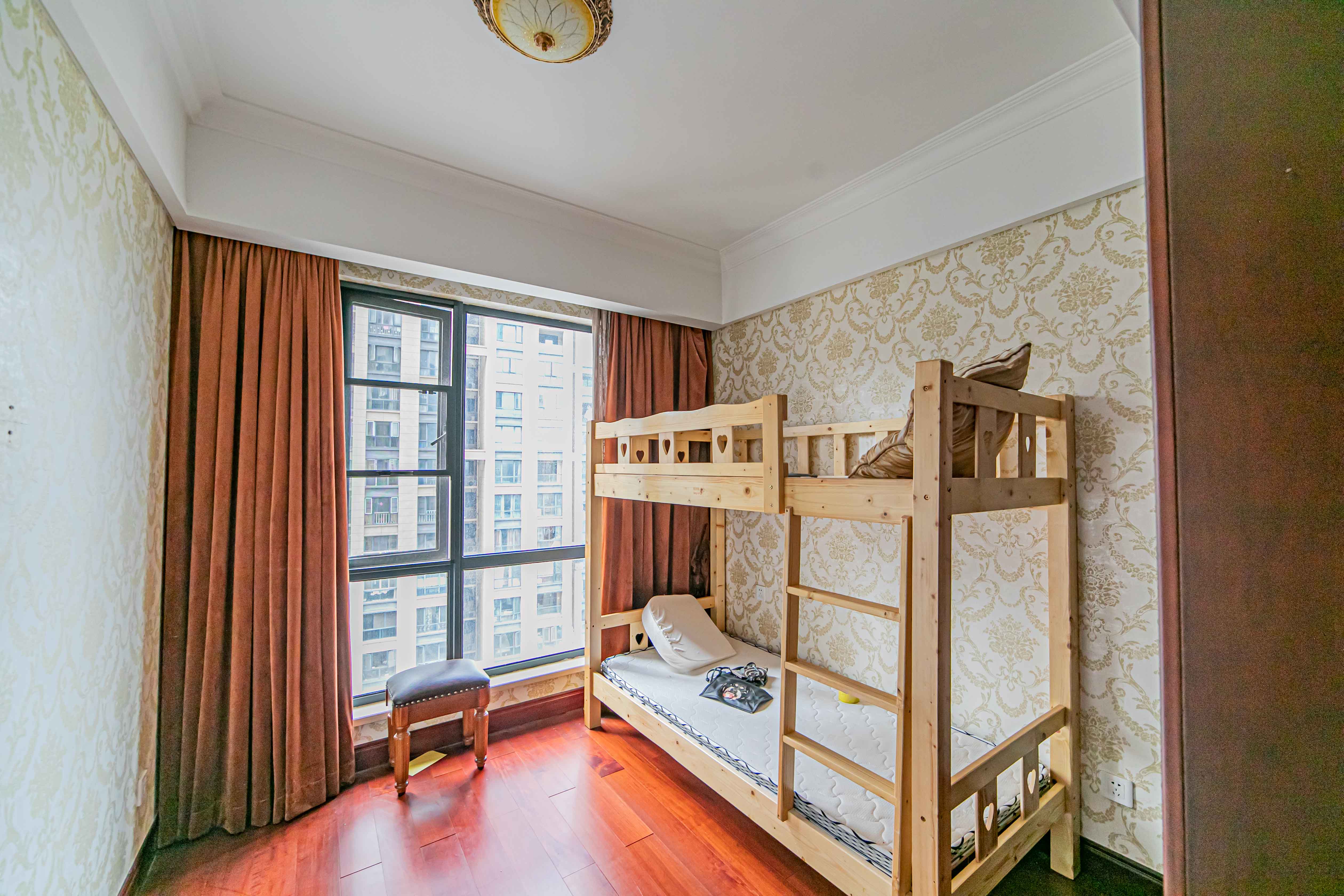 复地崑玉国际一期  3室2厅2卫    320.0万卧室