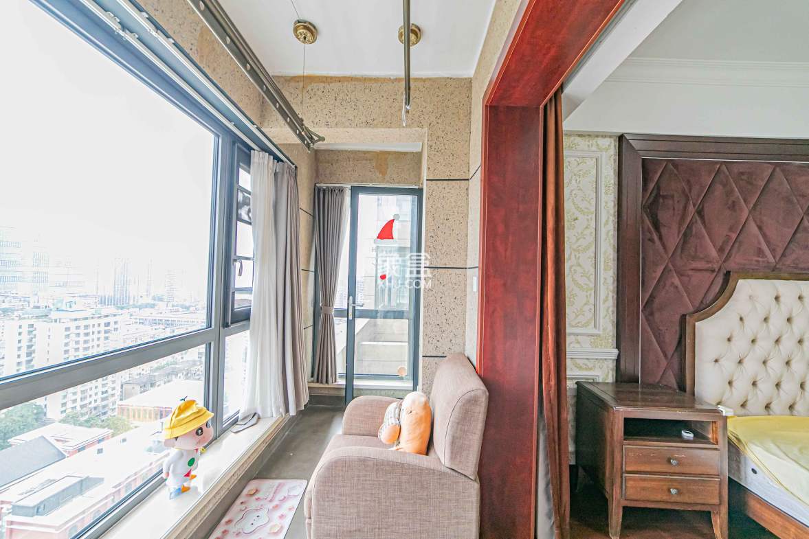 复地崑玉国际一期  3室2厅2卫    320.0万 复地崑玉国际一期  3室2厅2卫    320.0万阳台