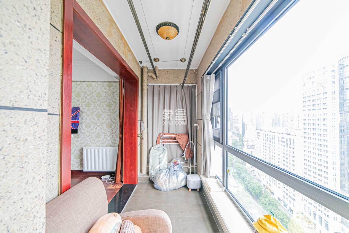 复地崑玉国际一期  3室2厅2卫    320.0万 复地崑玉国际一期  3室2厅2卫    320.0万阳台