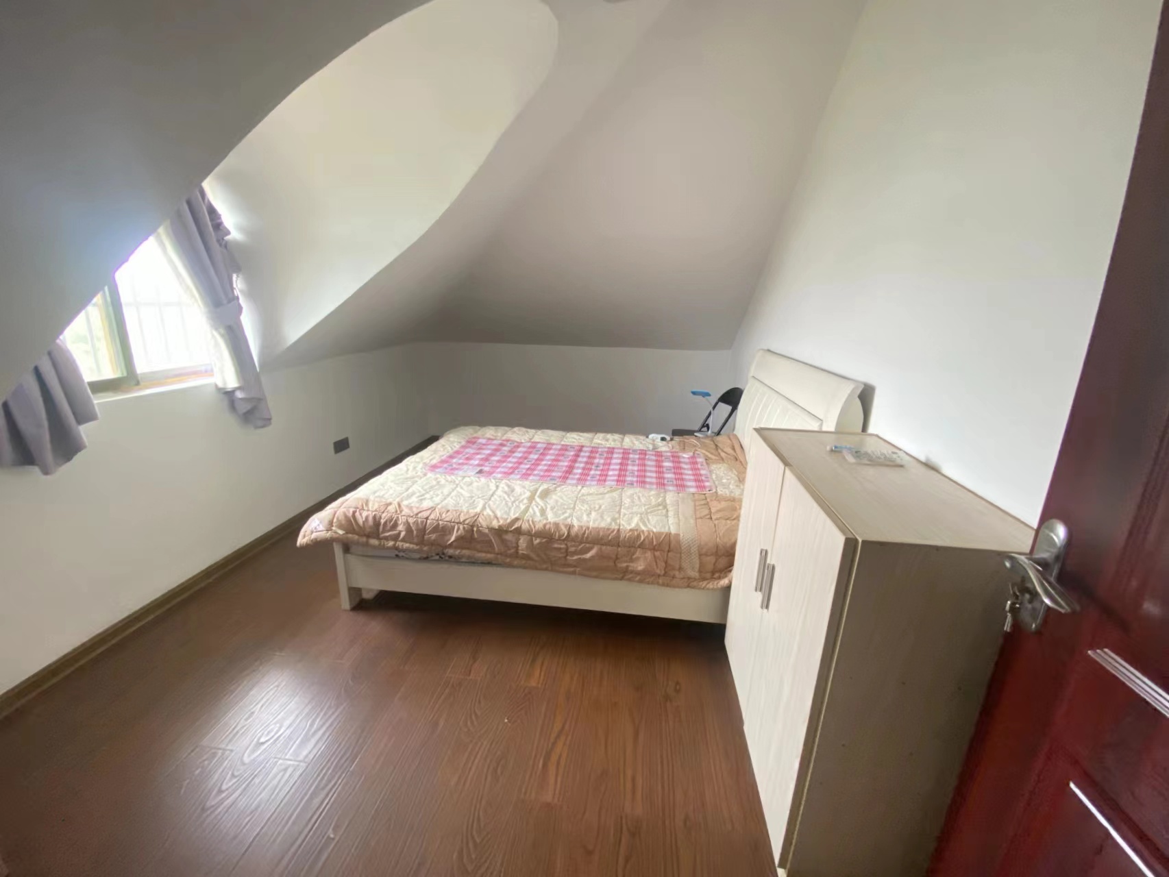 碧玉花园 4室2厅2卫 68.0万 碧玉花园 4室2厅2卫 68.0万室内图