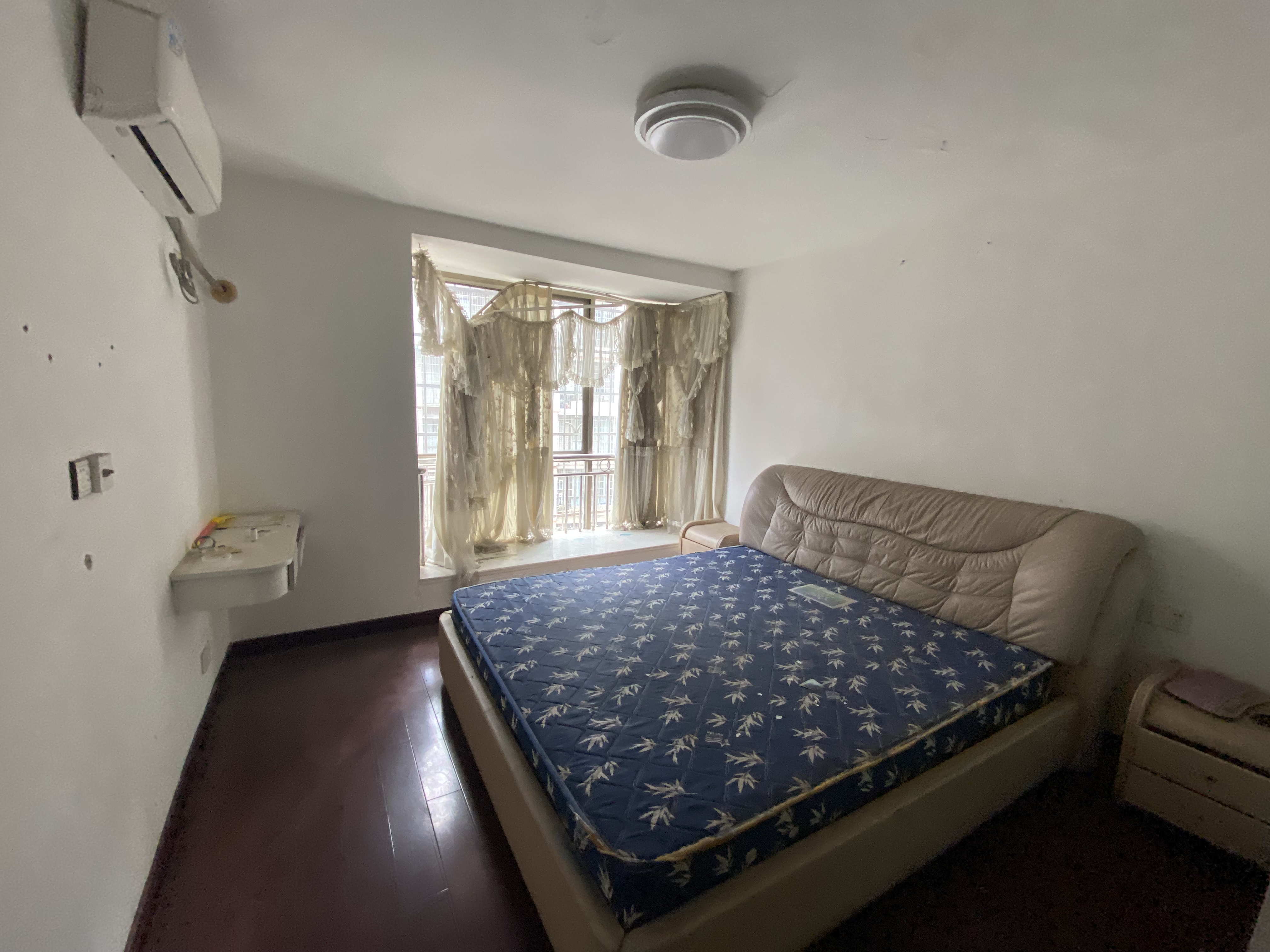 江南世家  5室2厅2卫   50.00万 江南世家  5室2厅2卫   50.00万室内图