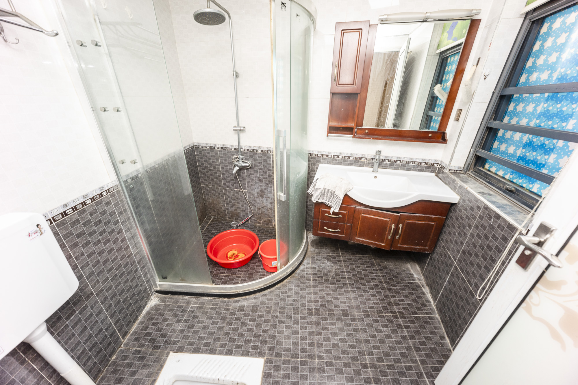 湘江世纪城融江苑  4室2厅1卫    164.0万卫生间