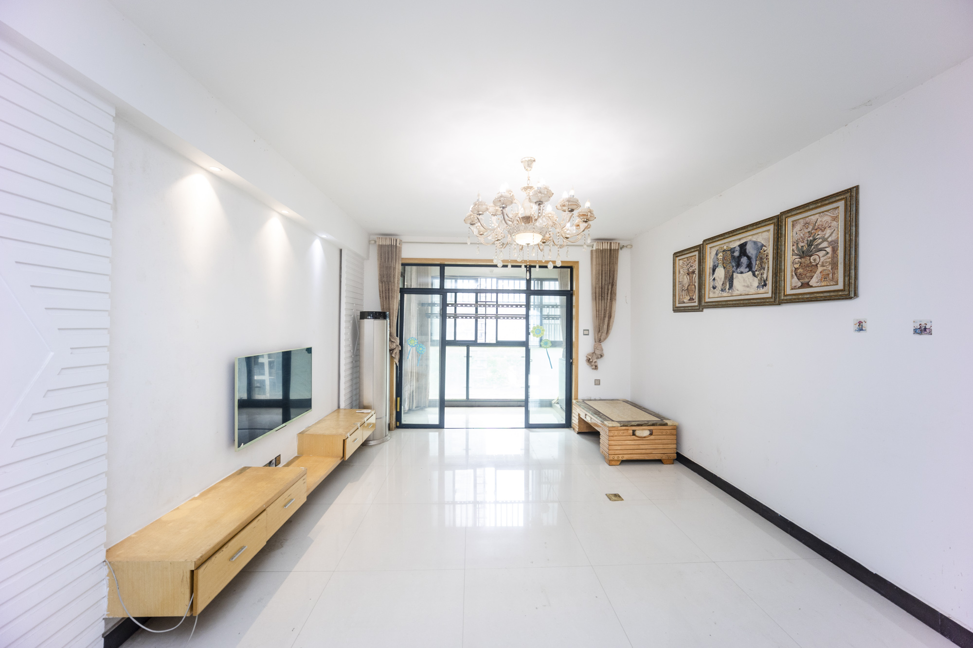 湘江世纪城融江苑  4室2厅1卫    164.0万客厅