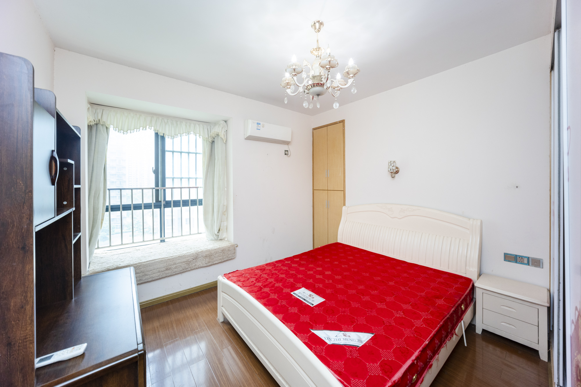 湘江世纪城融江苑  4室2厅1卫    164.0万卧室