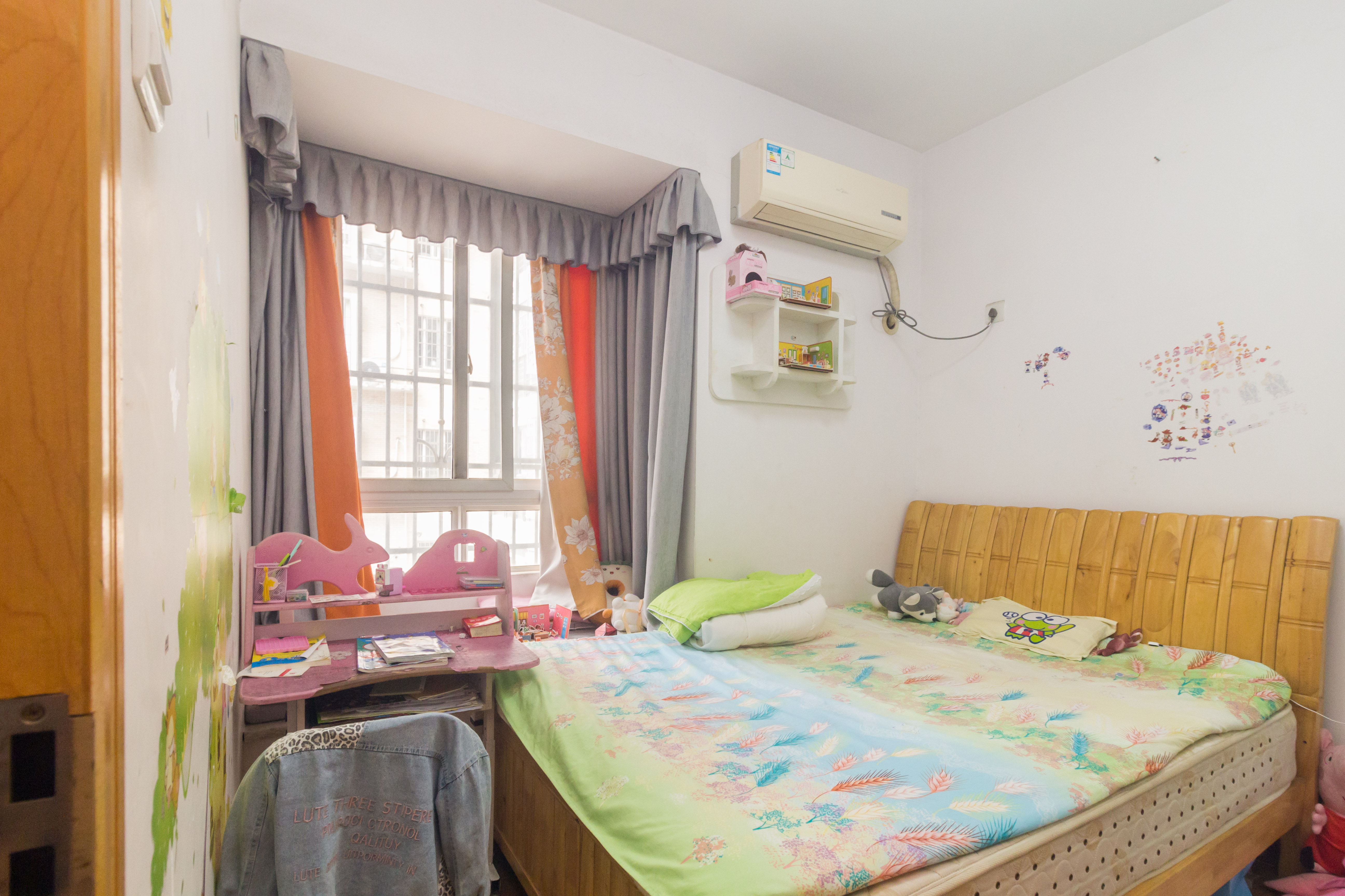 圣力华苑 2室2厅1卫 46.80万 圣力华苑 2室2厅1卫 46.80万卧室