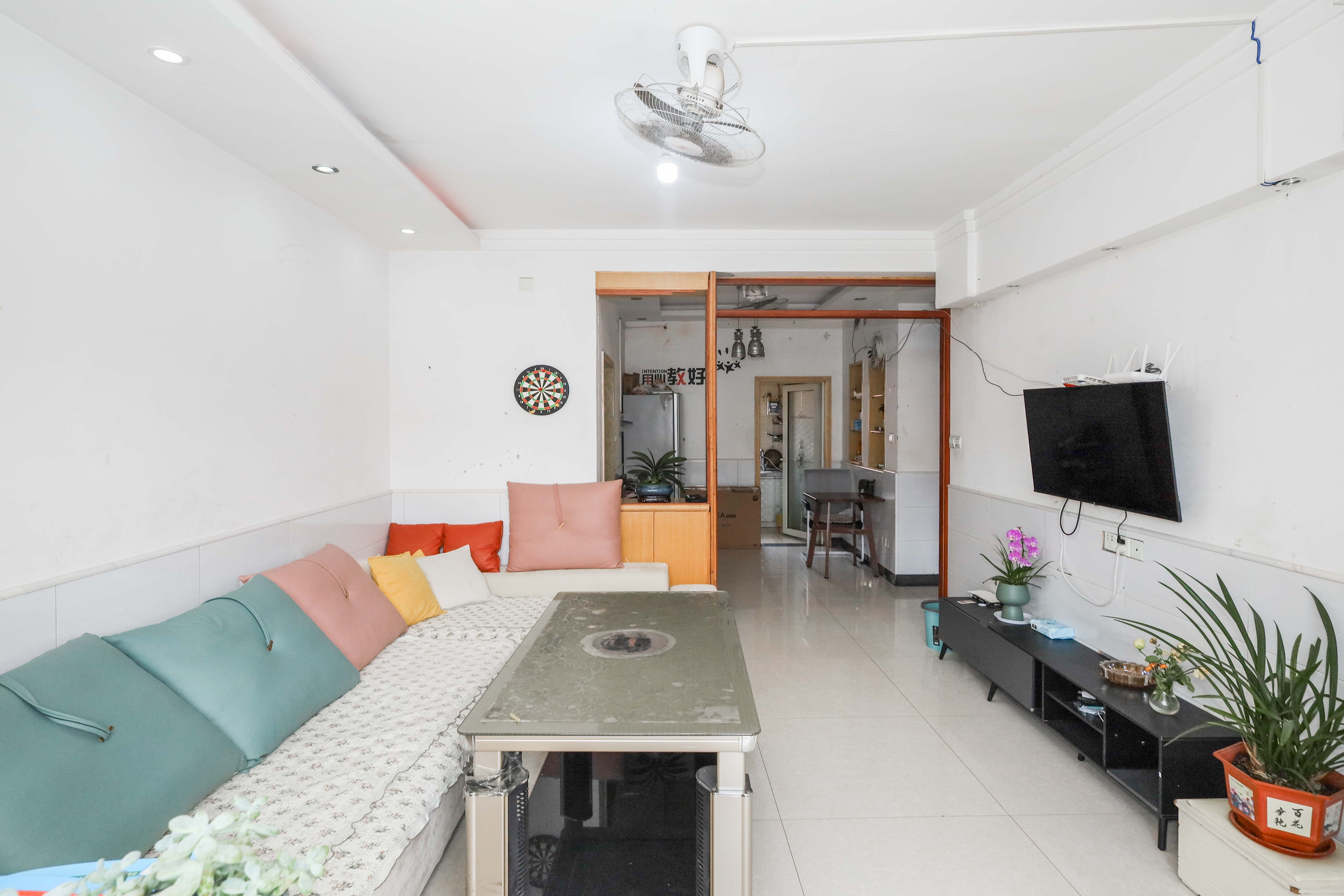 雷锋机电市场一期 3室2厅2卫 50.0万 雷锋机电市场一期 3室2厅2卫 50.0万客厅