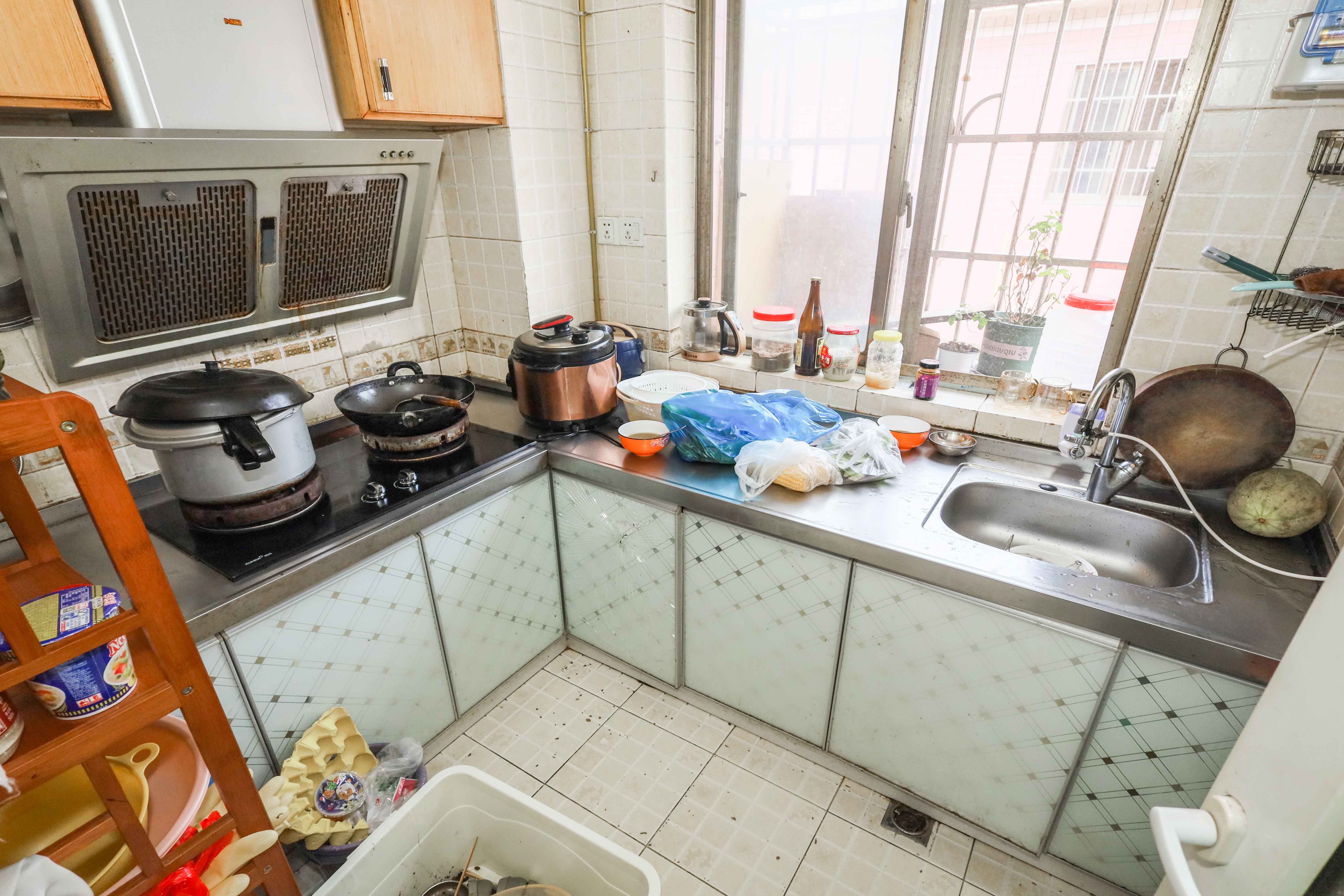 雷锋机电市场一期 3室2厅2卫 50.0万 雷锋机电市场一期 3室2厅2卫 50.0万厨房