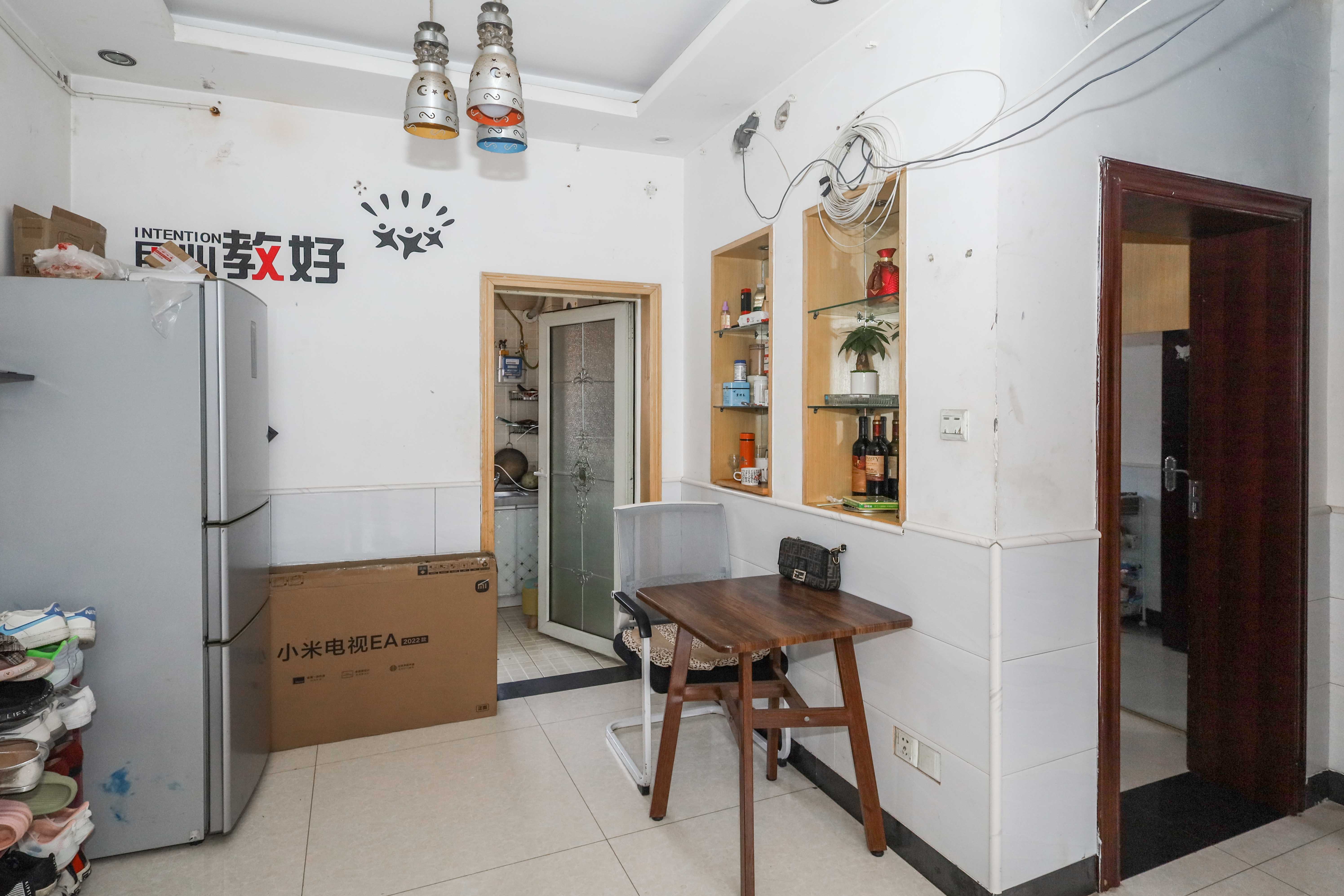 雷锋机电市场一期 3室2厅2卫 50.0万 雷锋机电市场一期 3室2厅2卫 50.0万客厅