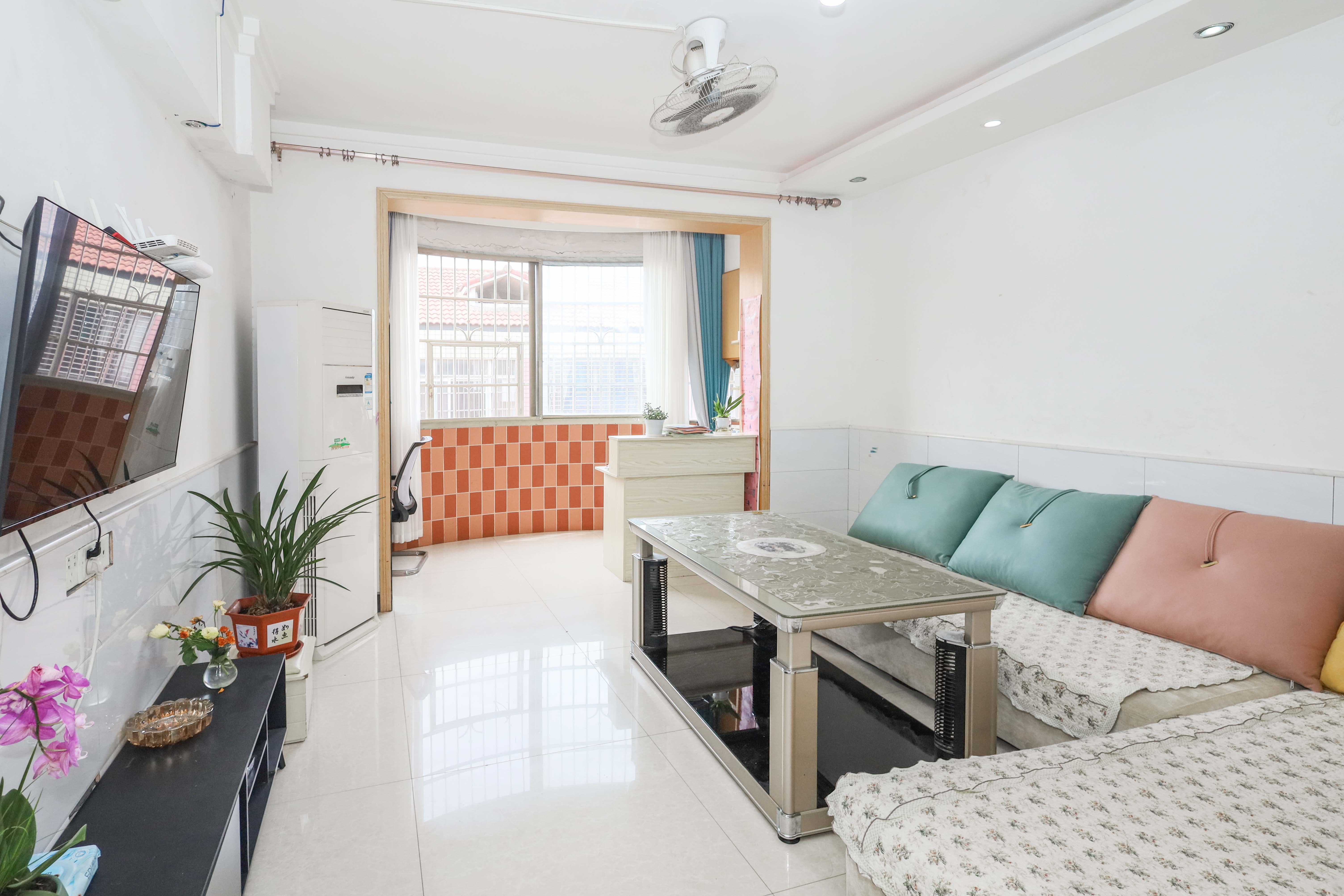 雷锋机电市场一期 3室2厅2卫 50.0万 雷锋机电市场一期 3室2厅2卫 50.0万客厅