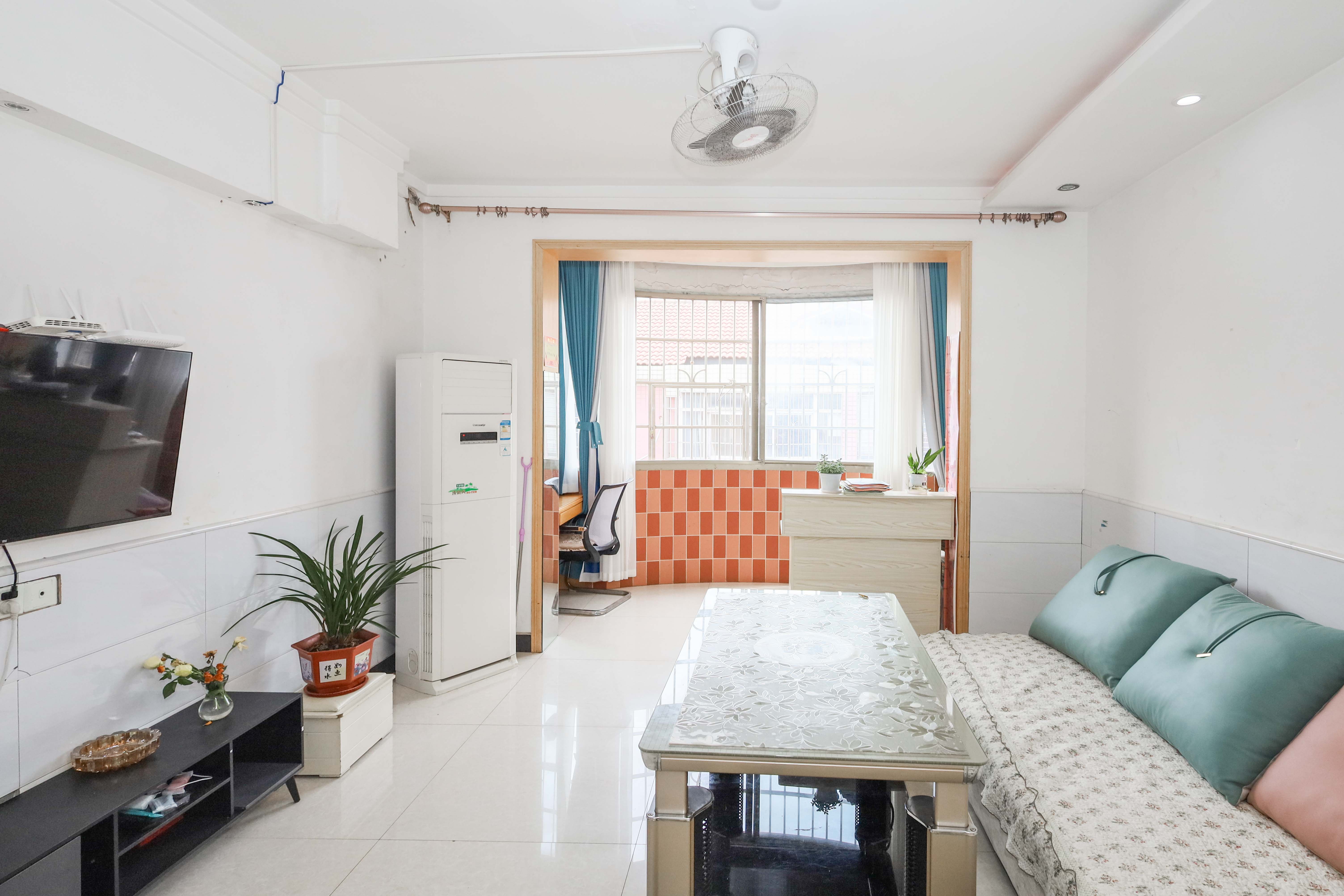 雷锋机电市场一期 3室2厅2卫 50.0万 雷锋机电市场一期 3室2厅2卫 50.0万客厅