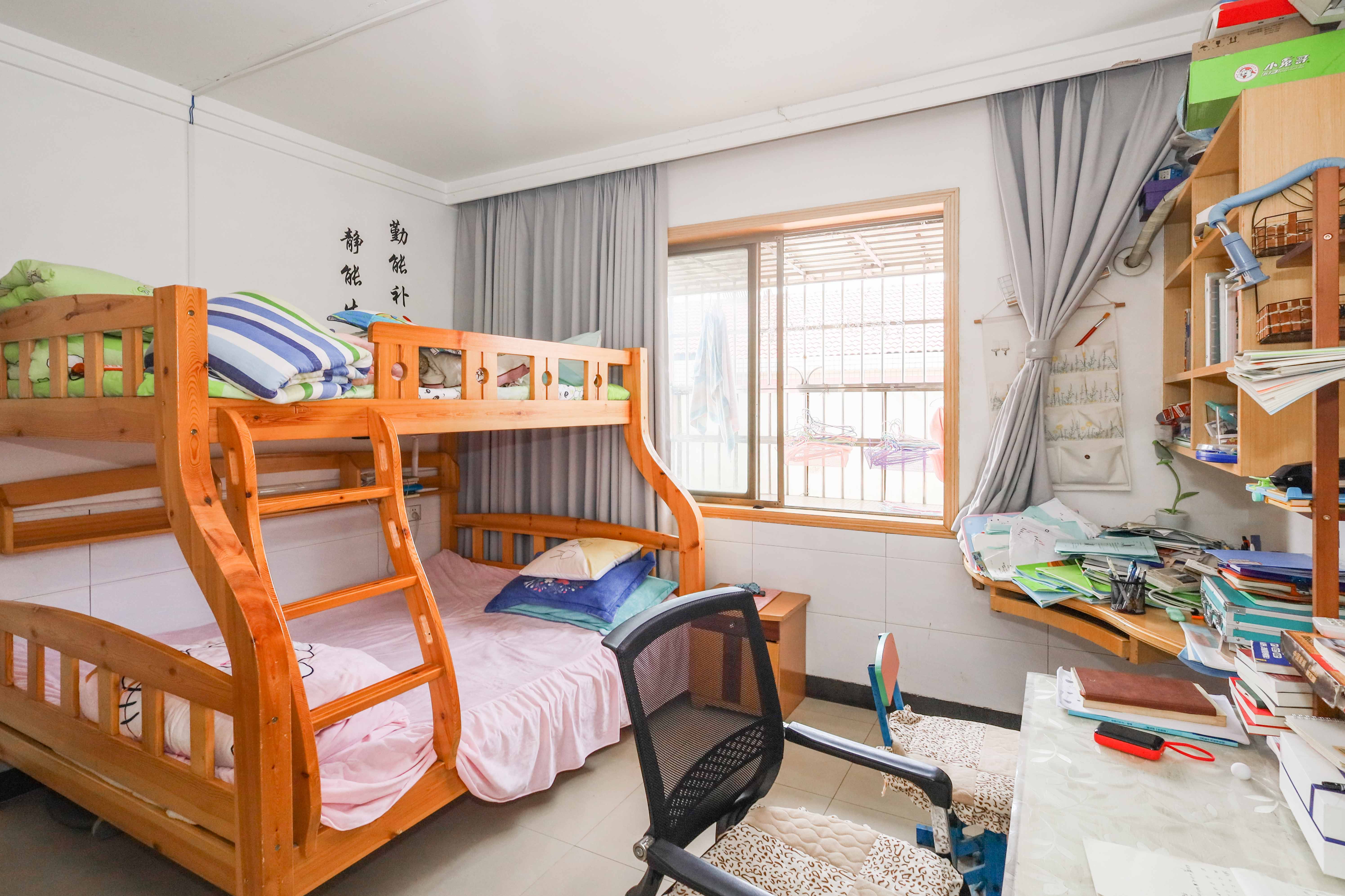 雷锋机电市场一期 3室2厅2卫 50.0万 雷锋机电市场一期 3室2厅2卫 50.0万卧室