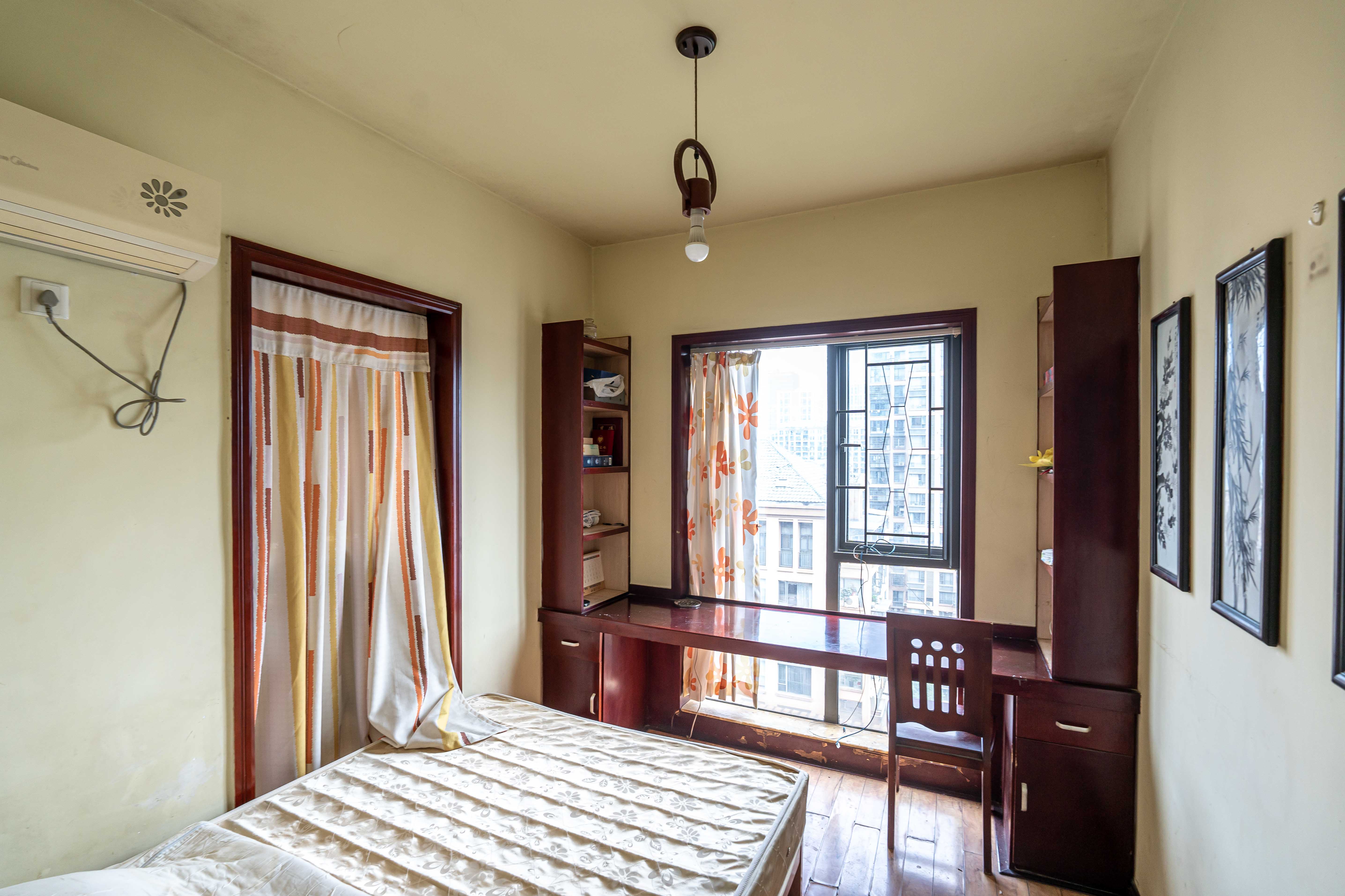 中城丽景香山园  3室2厅2卫   158.00万卧室