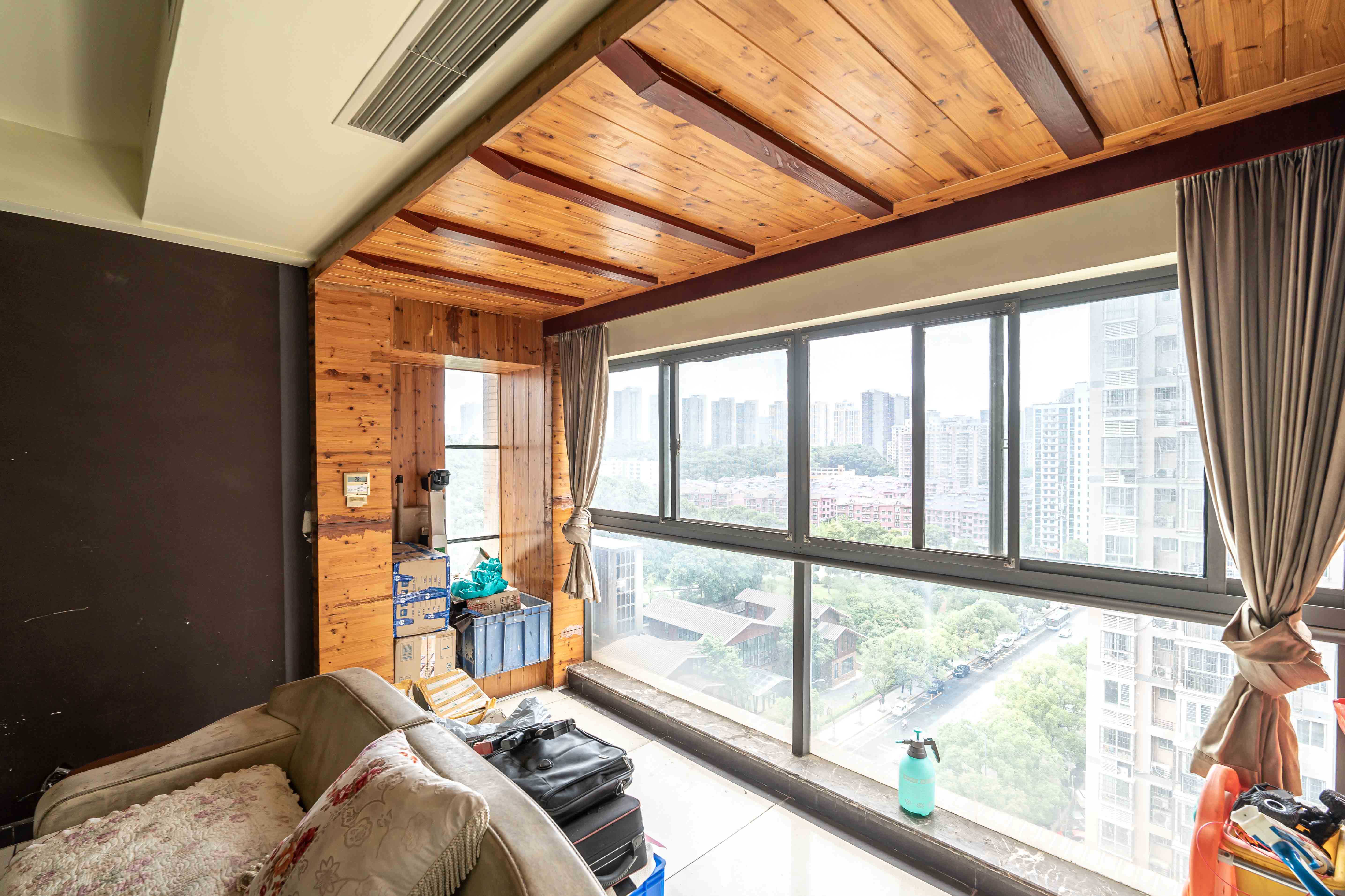 中城丽景香山园  3室2厅2卫   158.00万阳台
