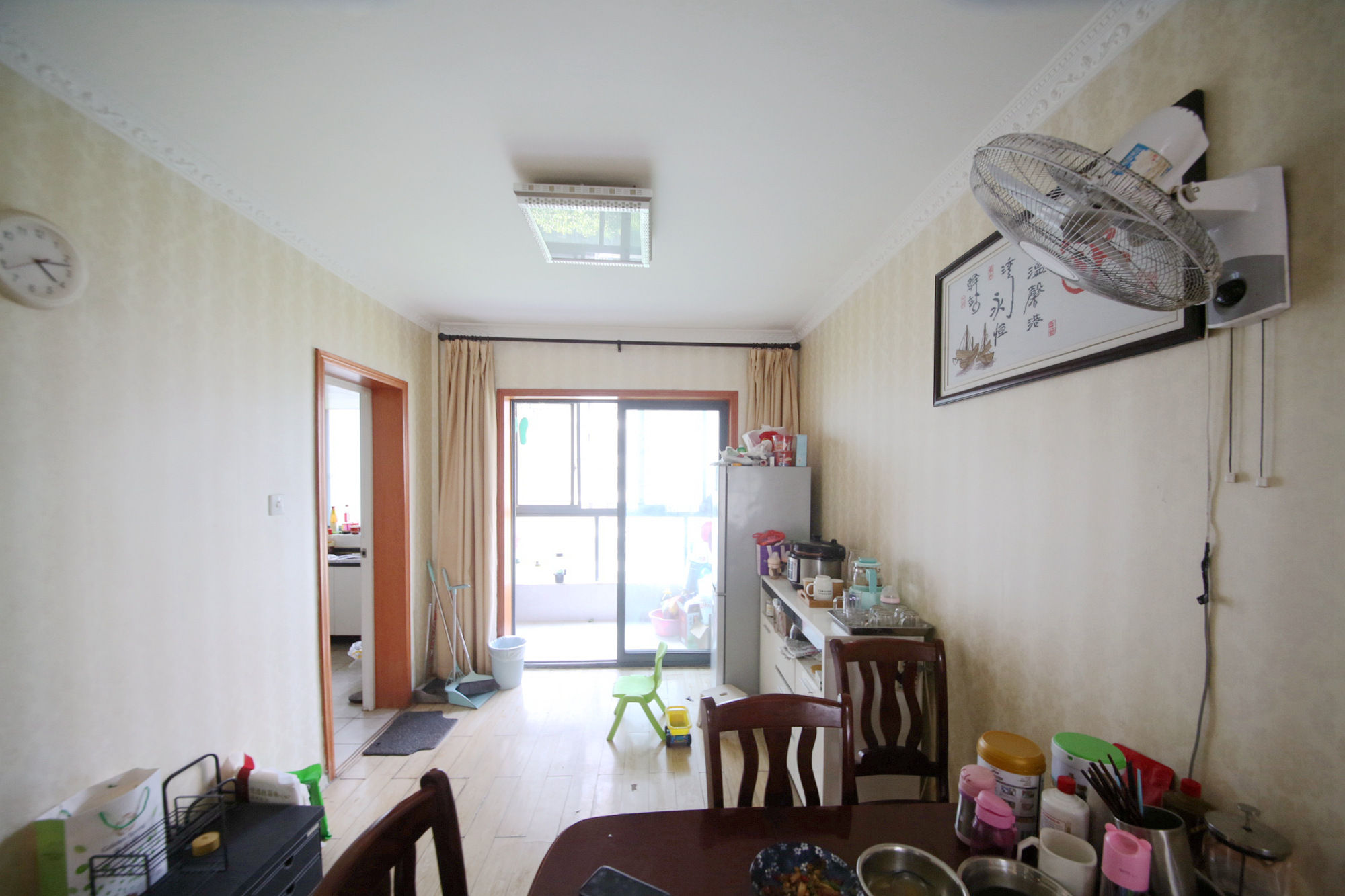 西子花苑  3室2厅2卫   142.00万客厅