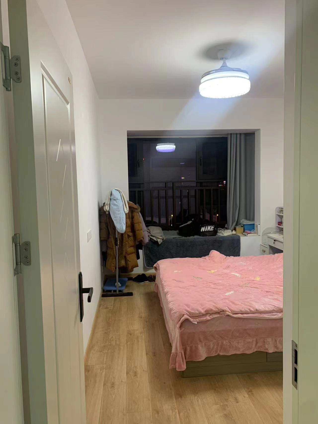 鸿胜一品公馆一期 2室1厅1卫 52.80万 鸿胜一品公馆一期 2室1厅1卫 52.80万客厅