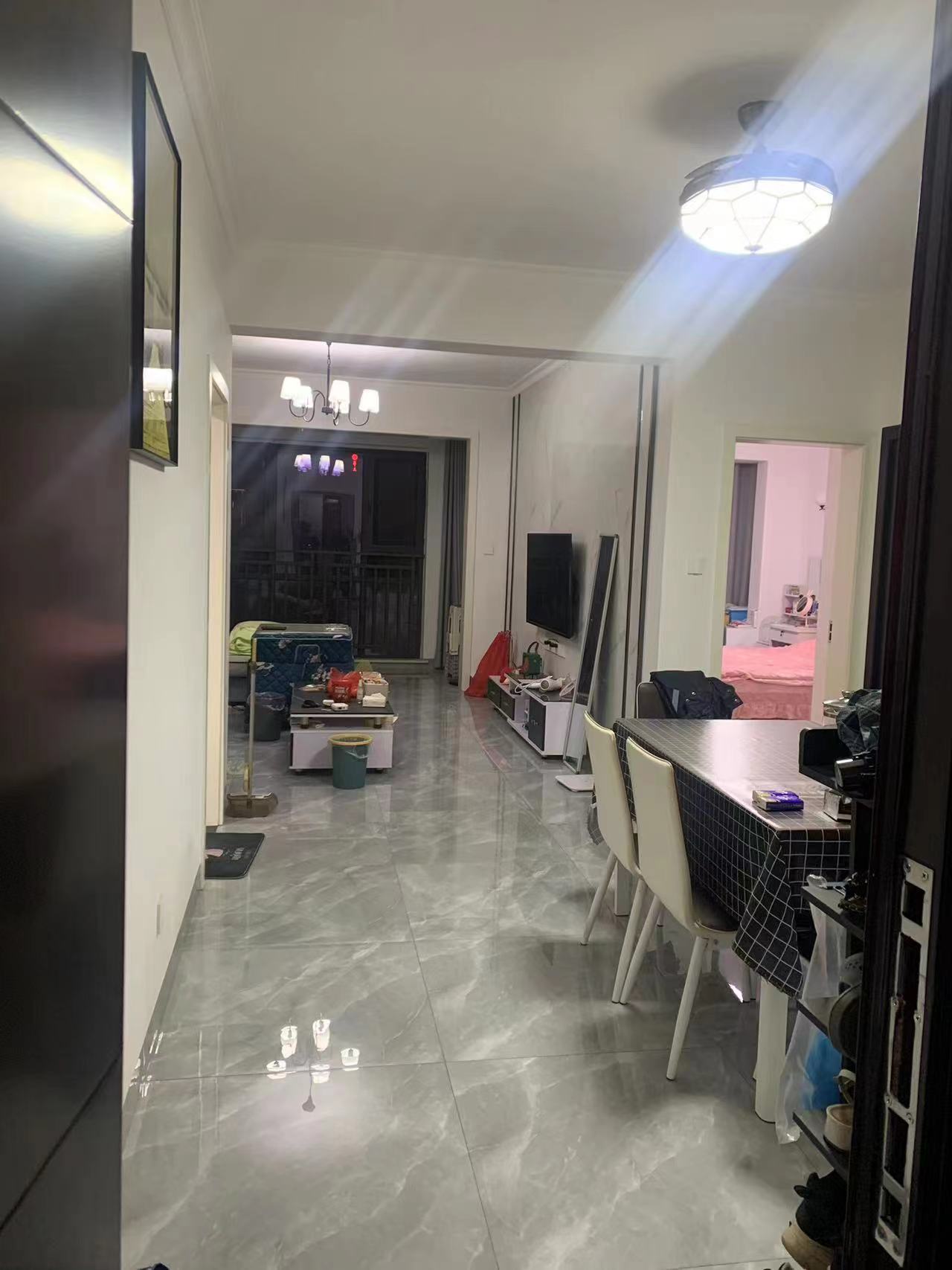 鸿胜一品公馆一期 2室1厅1卫 52.80万 鸿胜一品公馆一期 2室1厅1卫 52.80万客厅